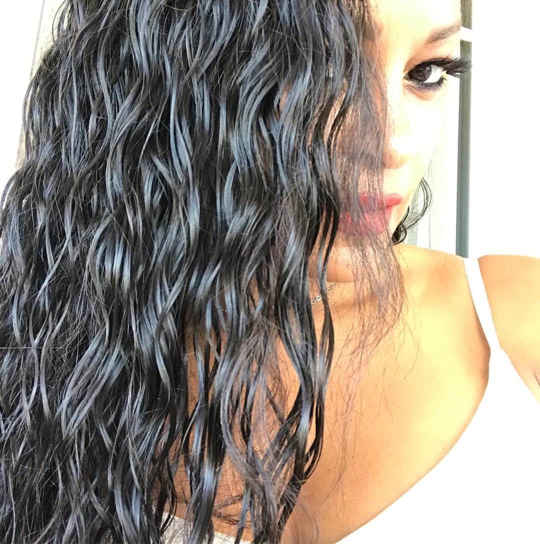 クラウディア・ジョーダンさんのインスタグラム写真 - (クラウディア・ジョーダンInstagram)「Want your hair to look super natural and 🔥🔥? Hit up my girl @iamgoodhair and get your extensions from @thamaneman ❤️❤️ #dallasHair #dallashairstylist #wavyhair #wavyhairstyle BOOK your appointment TODAY! She’s 💣」6月16日 9時25分 - claudiajordan