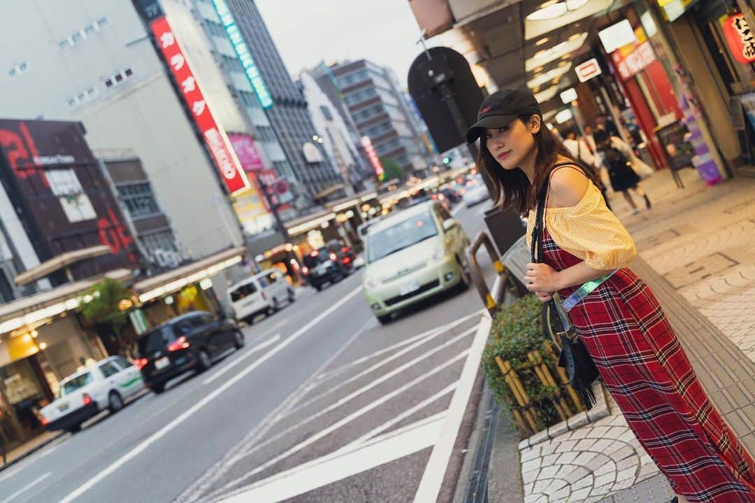 片桐舞子さんのインスタグラム写真 - (片桐舞子Instagram)「全国各地、飛び回り中🌻 今日の千葉は2部が残り1席☀️ . . . ＝＝＝デュエットしようよ2019 空席情報＝＝＝ . 6月16日(日) 千葉：カラオケ ビッグエコー千葉駅前店 ※2部残り1席  6月22日(土) 岡山：カラオケ ビッグエコー岡山本町店 ※1部余裕あり・2部残り5席  6月23日(日) 兵庫：カラオケ ビッグエコー三宮駅前店 ※1部残り2席・2部残り5席  6月29日(土) 福岡：カラオケ ビッグエコー博多天神西通り店 ※1部残り2席・2部残り1席  7月6日(土) 埼玉：カラオケ ビッグエコー大宮南銀通り店 ※満席  7月7日(日) 宮城：カラオケ ビッグエコー仙台青葉通り店 ※2部残り2席  7月21日(日) 東京：カラオケ ビッグエコー品川港南口駅前店 ※満席  7月27日(土) 大阪：カラオケ ビッグエコー梅田茶屋町本店 ※1部・2部とも余裕あり . . . チケットは、オフィシャルサイトから🎫 . #金沢 #屑川大橋 #8番ラーメン #金沢片町 #ザラ女 #zarawomen #カラオケビッグエコー」6月16日 9時21分 - mays_maiko