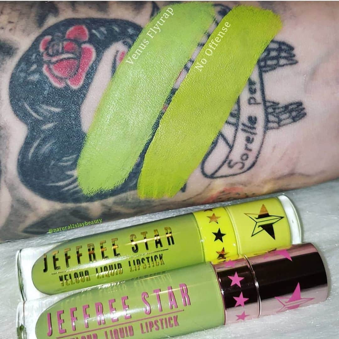 Jeffree Star Cosmeticsさんのインスタグラム写真 - (Jeffree Star CosmeticsInstagram)「We LOVE obnoxious and bright shades here at JSC 💚 Here are swatch comparisons of new summer #velourliquidlipstick shade #NoOffense VS. #VenusFlytrap by @natural2slaybeauty 🍏 #jeffreestarcosmetics #jawbreaker」6月16日 9時34分 - jeffreestarcosmetics