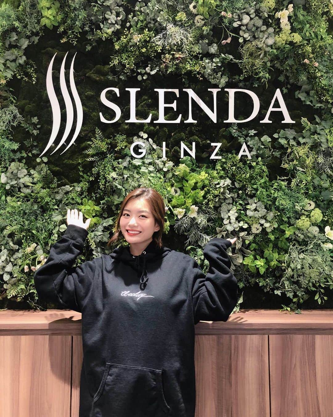 蜂谷晏海さんのインスタグラム写真 - (蜂谷晏海Instagram)「SLENDA 銀座 さんに 行ってきました〜！！💖💖 ちょっと、良すぎたのでレポートさせてください🧐 ガチでダイエットしたい方、脂肪を落としたい方は必見です！！ まず最初に#遺伝子検査 を行なって、自分にどんなダイエットや食事法があっているのかを調べてくれます😳💓（当日にわかるのすごい） そして色んなものすごいマシーンを使ってあらゆる角度から#脂肪を分解 、流した後、インナーマッスルを鍛えることも。 2枚目（縦になってすみません🙇‍♀️）は実際の機械です！ 完全個室で綺麗な店内なのも嬉しいですよね💙💚 ダイエットをこれで終わらせたい方は一度ぜひ行ってみてね！ #slendaginza  #スレンダ銀座  #エステ  #ダイエット#遺伝子検査  #セルライト  #美容  #肌ケア  #美肌  #女子力向上委員会  #女子力アップ  #美肌レシピ」6月16日 9時28分 - hachiyaami