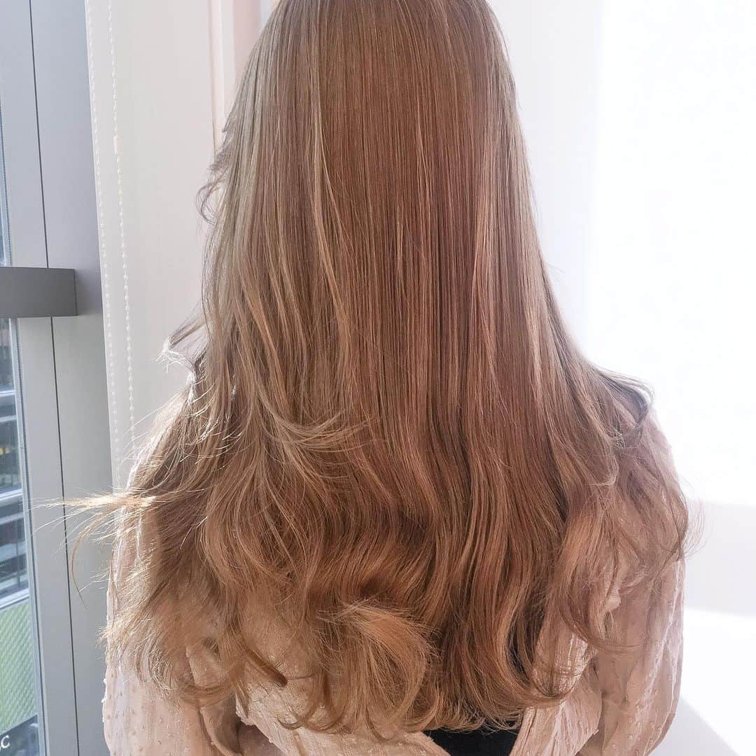 原涼香のインスタグラム：「ㅤㅤㅤㅤㅤㅤㅤㅤㅤㅤㅤㅤㅤ Blond beige 👢🌼 ケアブリーチ1〜2回ベースです~~ ㅤㅤㅤㅤㅤㅤㅤㅤㅤㅤㅤㅤㅤ」