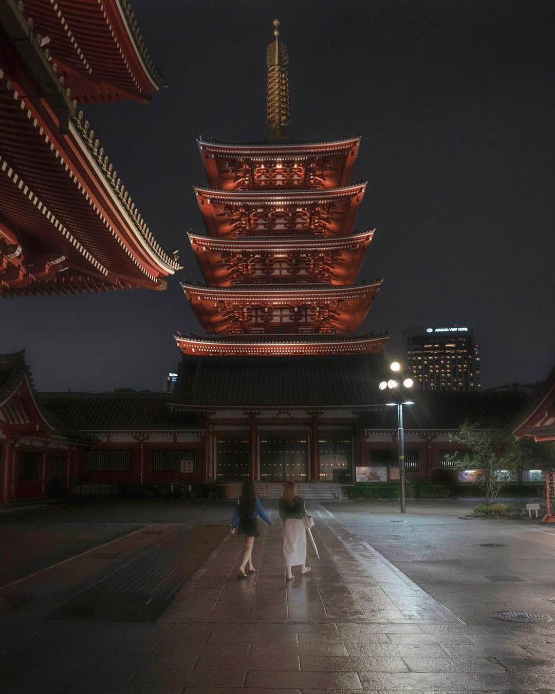 masayaさんのインスタグラム写真 - (masayaInstagram)「Sensoji temple  Asakusa Tokyo 雨上がりの浅草寺 #浅草寺 #浅草 #Tokyo #Saturdaynight #tokyonightlife #tokyonight #Japan #東京 #雨上がり」6月16日 9時59分 - moonlightice