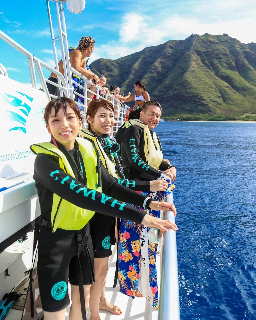 And Youさんのインスタグラム写真 - (And YouInstagram)「Have you been on our tour recently? Please leave us a review and let us know what you thought! Mahalo 🤙 . . . . . . . . . . . . . . . . . . #hawaiivacation #oahutours #alohaspirit #oahu #hawaii #hawaiistagram #unrealhawaii」6月16日 10時02分 - dolphinsandyou