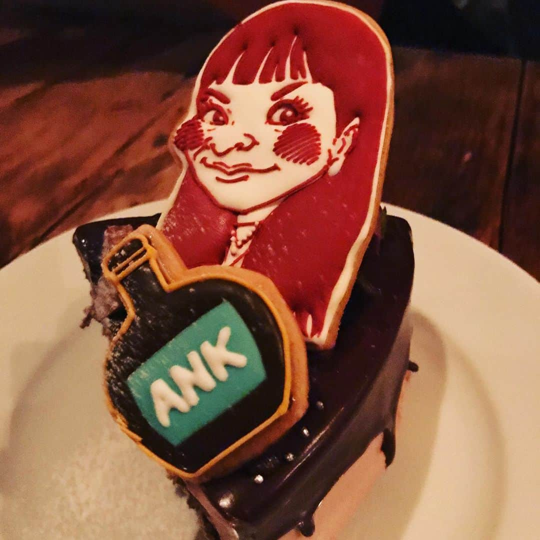 前田典子さんのインスタグラム写真 - (前田典子Instagram)「昨夜は @yashikawa アニキのバースデーパーティー 🎂 ケーキがめちゃ可愛い💕 それに味もめちゃ美味しかった チョコレートケーキ🍰 50歳の節目🎉 おめでとう㊗️」6月16日 10時03分 - maenorichang