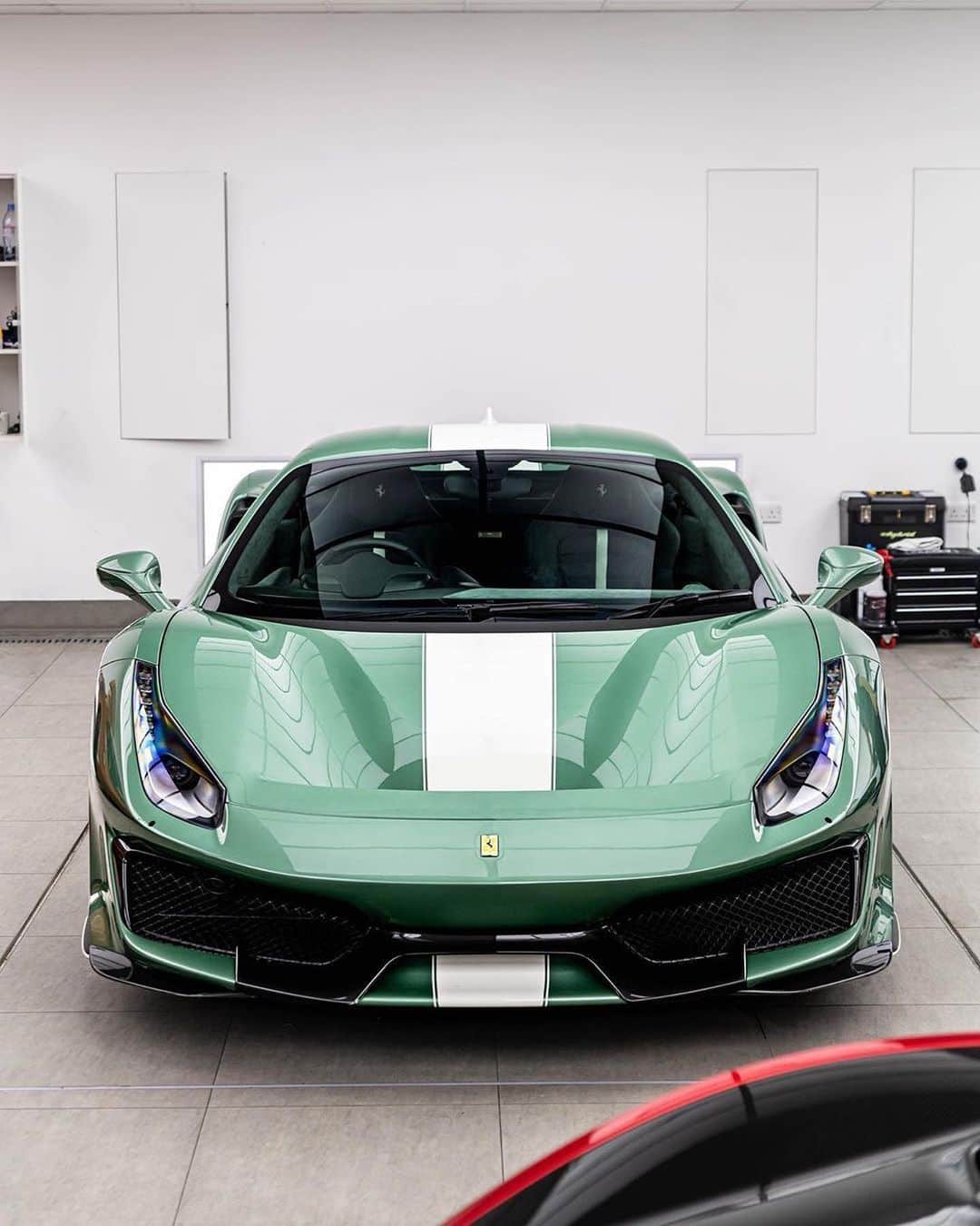 CARLiFESTYLEさんのインスタグラム写真 - (CARLiFESTYLEInstagram)「The Verde Francesca 488 Pista! 😍 What do you guys think? Photo by @horsepower_hunters | Owner @tipozerofourzero #carlifestyle」6月16日 10時03分 - carlifestyle
