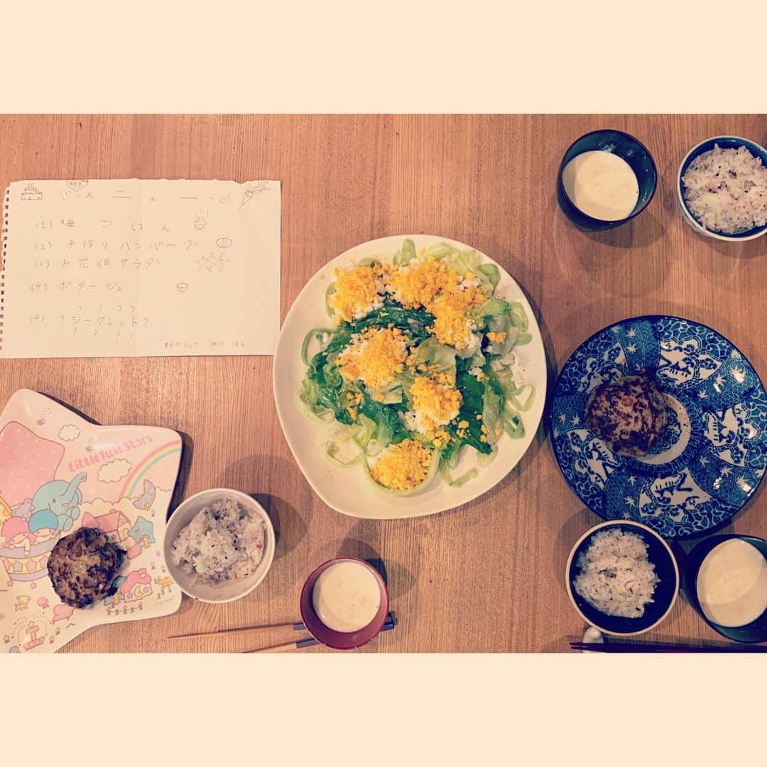 のインスタグラム：「はるが誕生日をお祝いしてくれました。ごはんを3時間かけて作ってくれました。描いた絵をBluewater cafeでケーキにしてもらいました。消しゴムはんこと自作の絵本まで。こんなに愛されてよいんだろうか。あと2.3年できっと、クソババアと言い出すから今のうちに愛されておこう。」