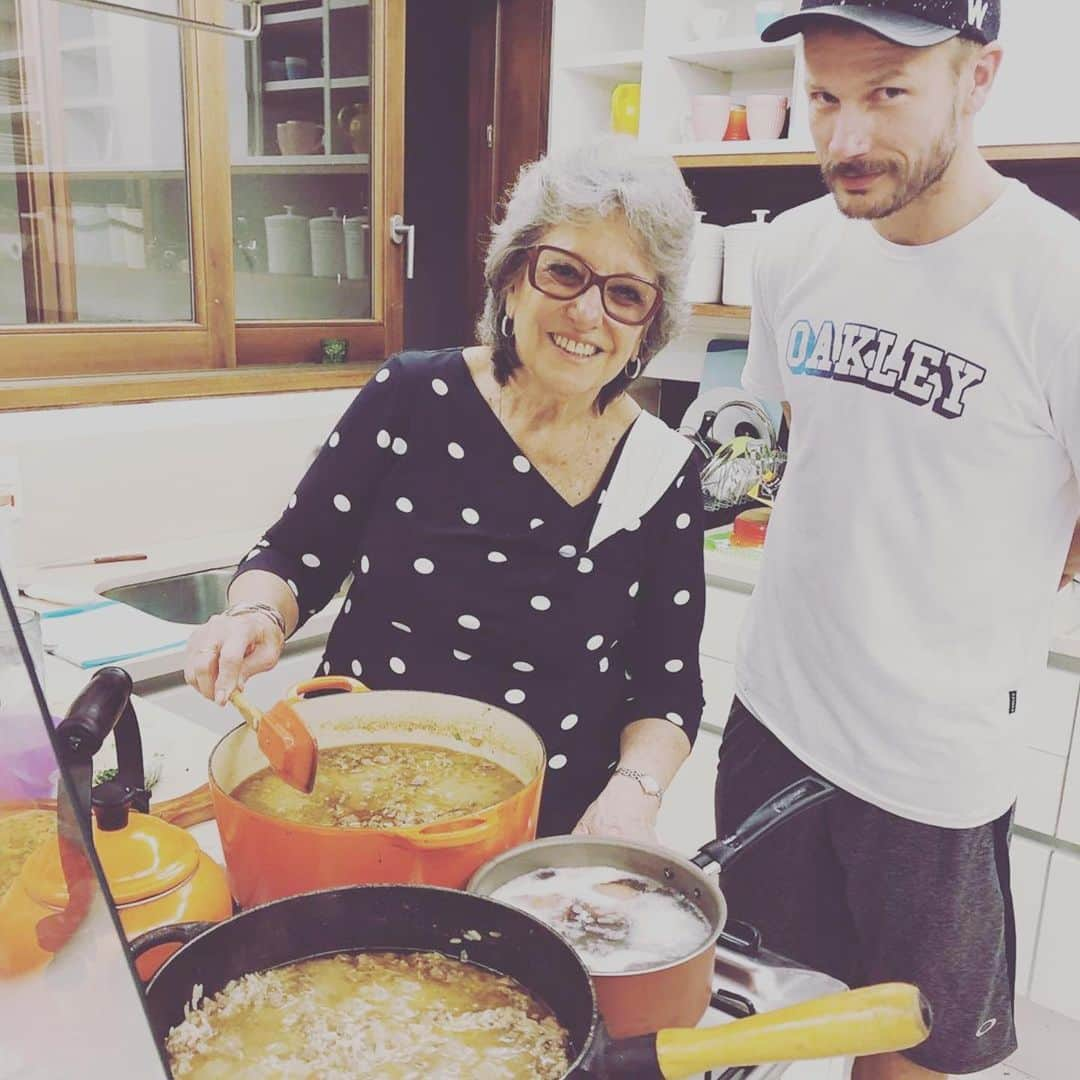 Rodrigo Hilbertさんのインスタグラム写真 - (Rodrigo HilbertInstagram)「Aprendendo os segredos com minha sogrinha @tecapereiralima do melhor carreteiro do mundo. 😋」6月16日 10時20分 - rodrigohilbert