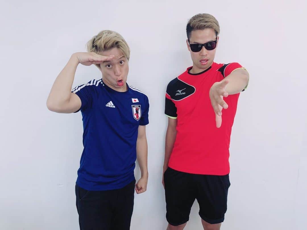 実験道場のインスタグラム：「本田圭、、、 YouTuberのマキヒカさんとコラボしました❗️ 人柄も面白さも最高でした！  かなり楽しい動画になってるので是非観てね！  #実験道場 #jikkendojo #本田圭佑  #makihika  #マキヒカ  #人生は実験だ！ @makihika_youtube  @hebisawa @junko_dancer @hebikekke @handmaster_ryuta  #世界 #world #俳優 #actor #舞台 #stage #パフォーマンス #performance #ダンス #dance #challenge #挑戦  #lifeisexperiment #comedy #japan #funny #courage #youtuber #peace #youtuber好きな人と繋がりたい #目標 #10万人」