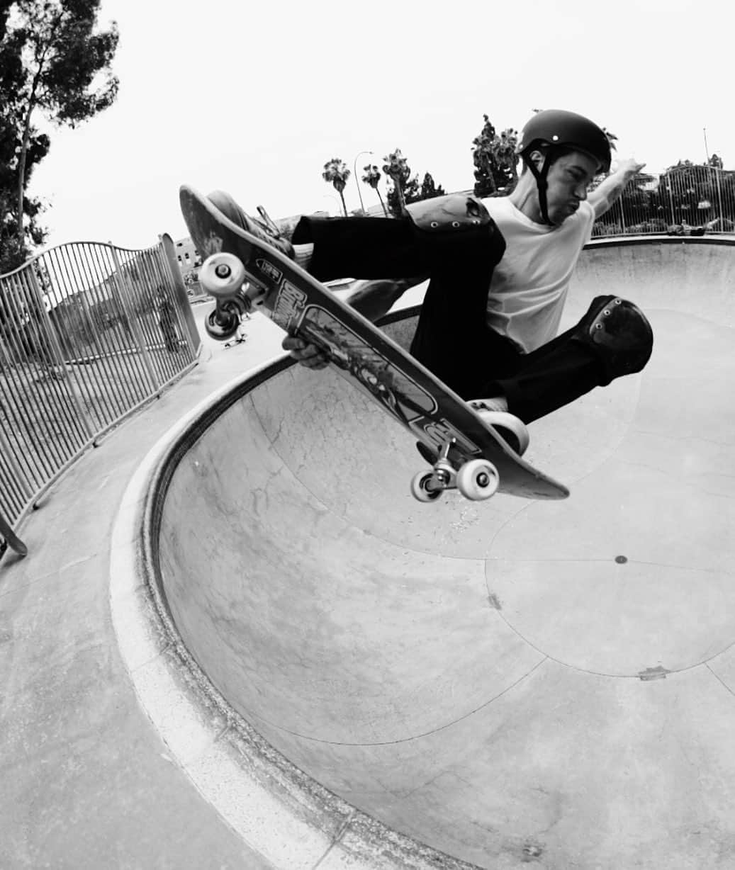 ショーン・ホワイトさんのインスタグラム写真 - (ショーン・ホワイトInstagram)「☛ P A R A D I S E LA // CA #skateboard #skatelife #sk8」6月16日 10時32分 - shaunwhite