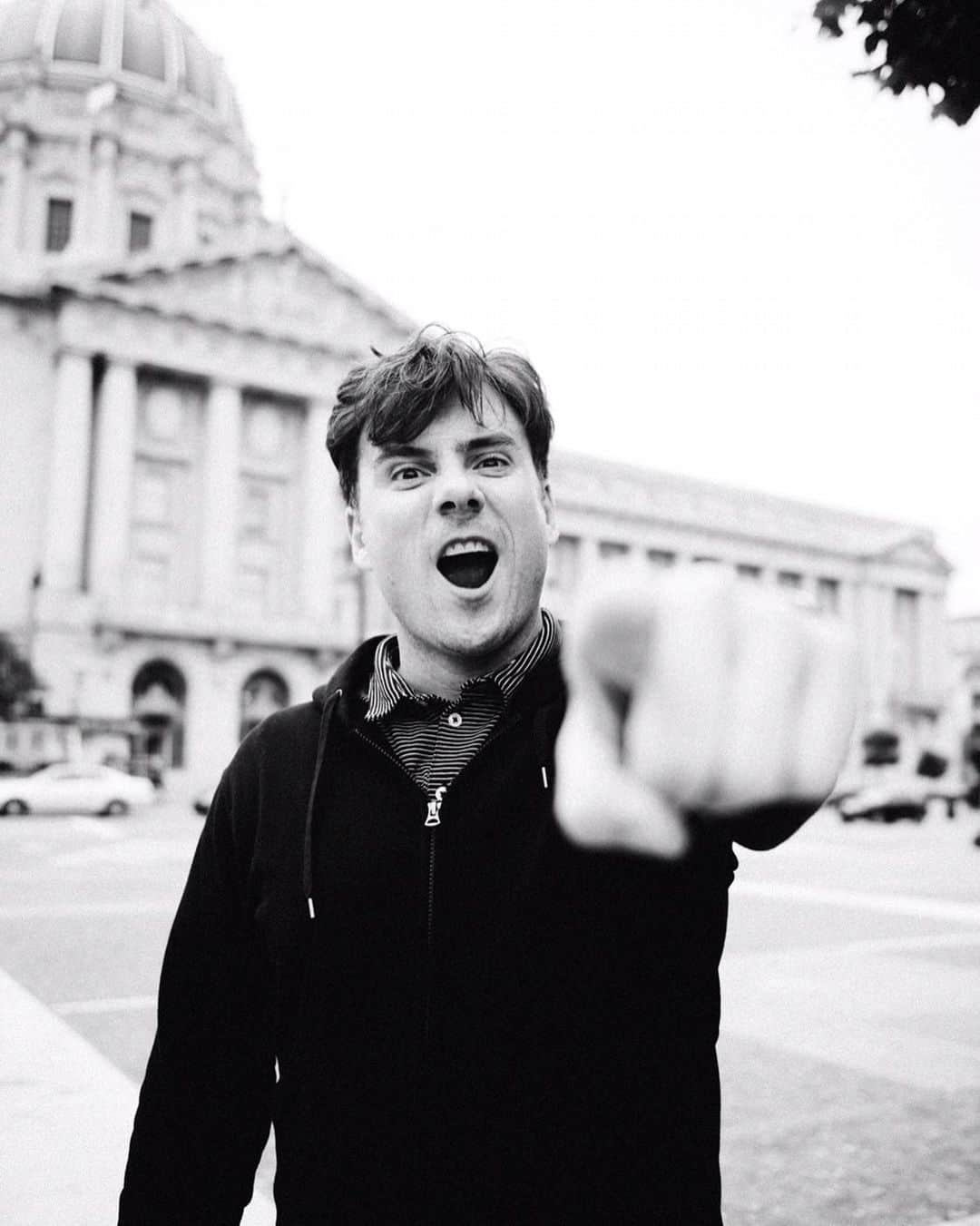 Jimmy Eat Worldのインスタグラム：「See you soon, San Francisco. @BillGrahamCivic set times:  7:00 @rarariot  7:45 #JimmyEatWorld 9:15 @ThirdEyeBlind 📸: @ohalfin」