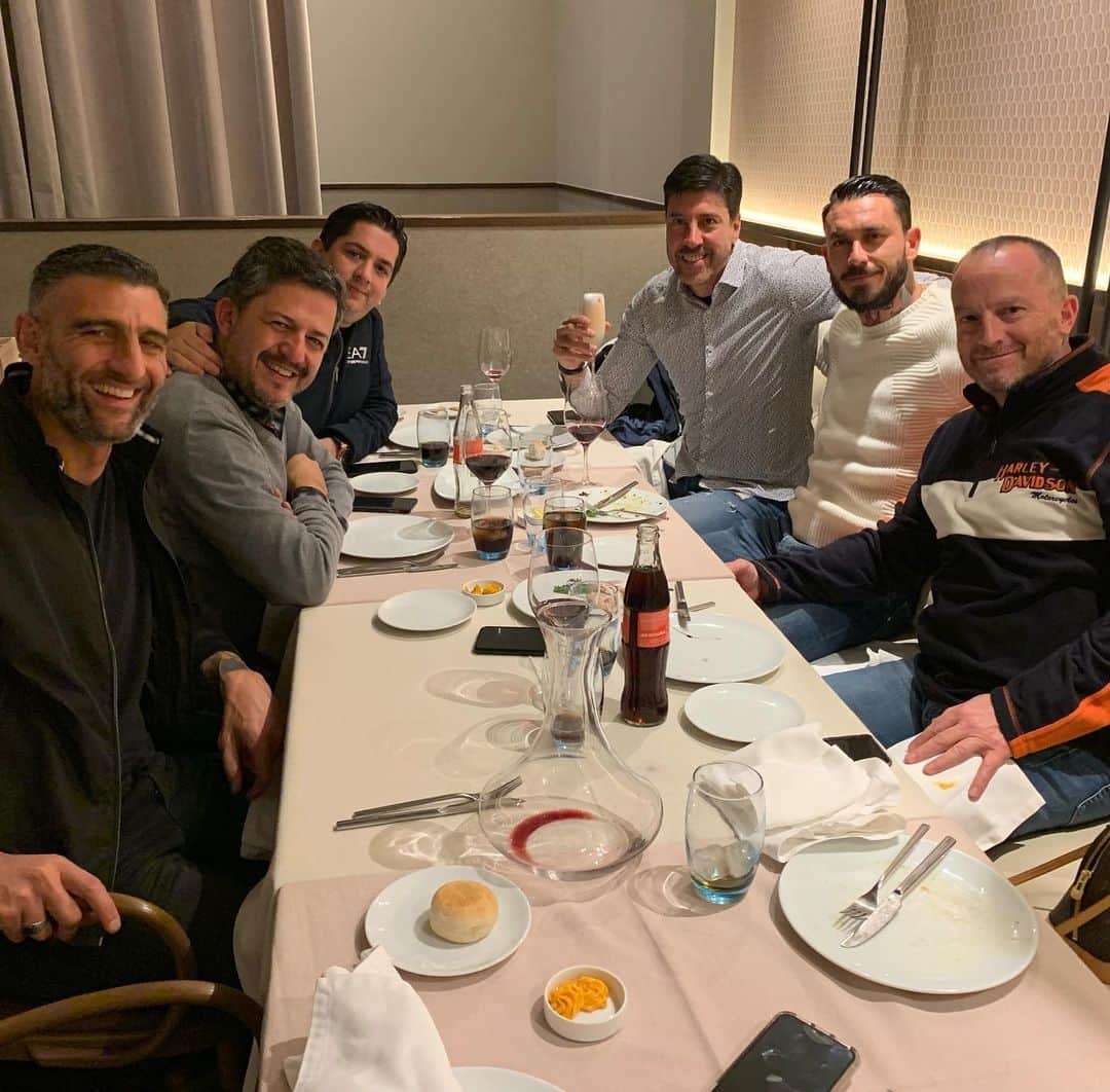 マウリシオ・ピニージャさんのインスタグラム写真 - (マウリシオ・ピニージャInstagram)「#dinnertime @barrilete86 @drmarpeter @aguzman.neira @hmaceiras @chahin.andres」6月16日 10時42分 - pinigol9