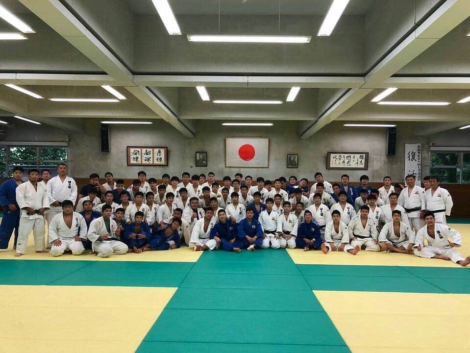 のインスタグラム：「先週１週間、韓国ナショナルチームが国士舘大学に稽古に来てくれました。毎年来てくれます。ありがとうございます。組手の厳しさ、技の巧さ、勝負勘など勉強になります。 #柔道韓国ナショナルチーム #強い #うまい #国士舘大学 #judo#korea#Nationalteam#thanks#family#suzukifamily」