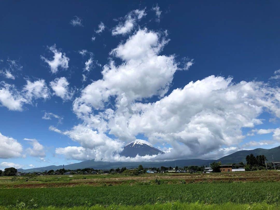 ゆらさんのインスタグラム写真 - (ゆらInstagram)「こんな神々しい富士山は初見」6月16日 10時55分 - yura_pk