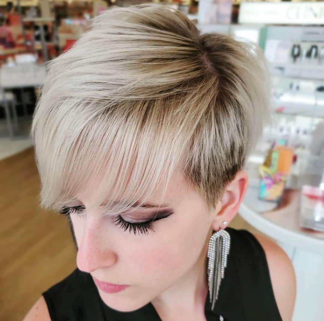 CosmoProf Beautyさんのインスタグラム写真 - (CosmoProf BeautyInstagram)「Our Pixie Cut #hairoftheday goes to @myguiltycrown who closely cropped the sides & back, leaving the top long and textured for a more modern style --- Don't forget to check back tomorrow morning on our #IGstories to vote for your favorite #PixieHOTD --- #repost #myguiltycrown #pixiecut #pixiehaircut」6月16日 11時00分 - cosmoprofbeauty