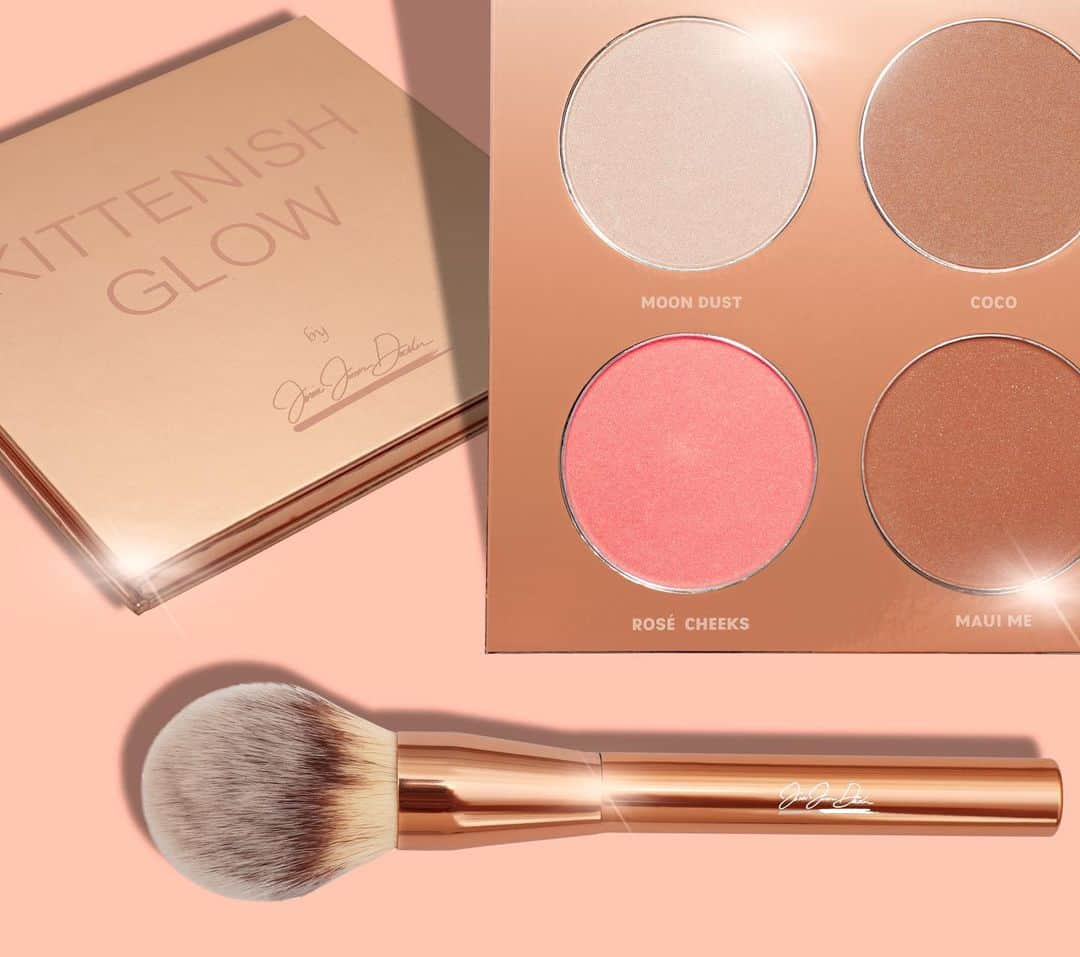 Jessie Jamesさんのインスタグラム写真 - (Jessie JamesInstagram)「☀️Mark your calendars for June 21st. My bronzing glow palette I’ve been working on and using for over a year is finally here🙌🏽 y’all are going to love it☀️ #kittenishglow」6月16日 11時09分 - jessiejamesdecker