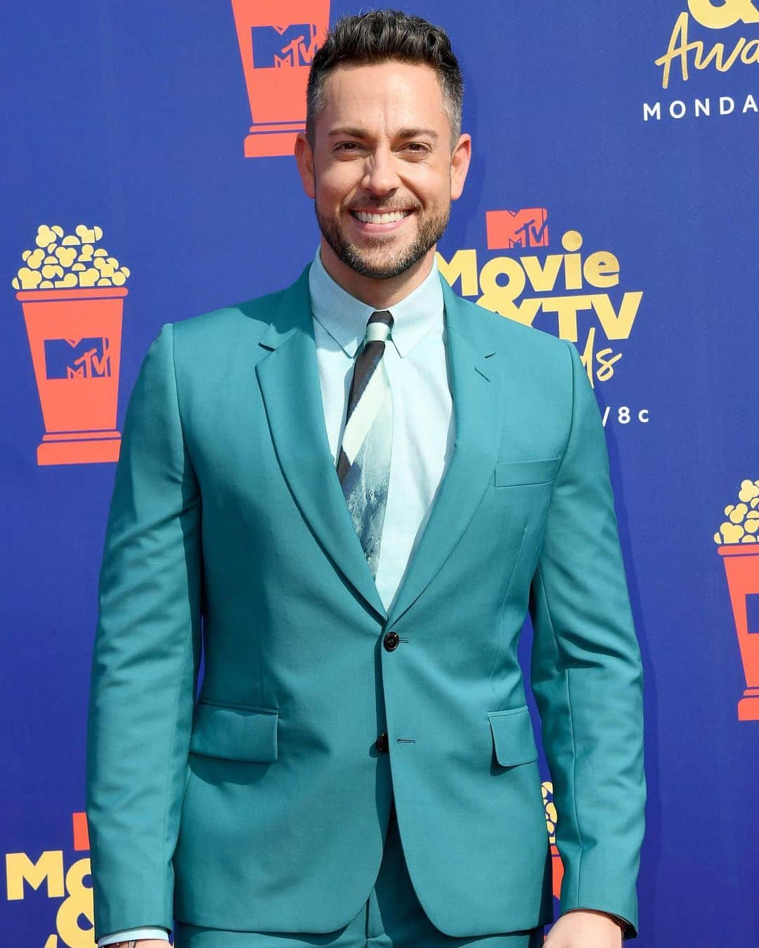 Just Jaredさんのインスタグラム写真 - (Just JaredInstagram)「@zacharylevi wears a @paulsmithdesign suit as he arrives for hosting duties at the 2019 @mtv Movie & TV Awards! #ZacharyLevi #PaulSmith #MTVAwards #MTVAwards2019 Photos: Getty」6月16日 11時15分 - justjared