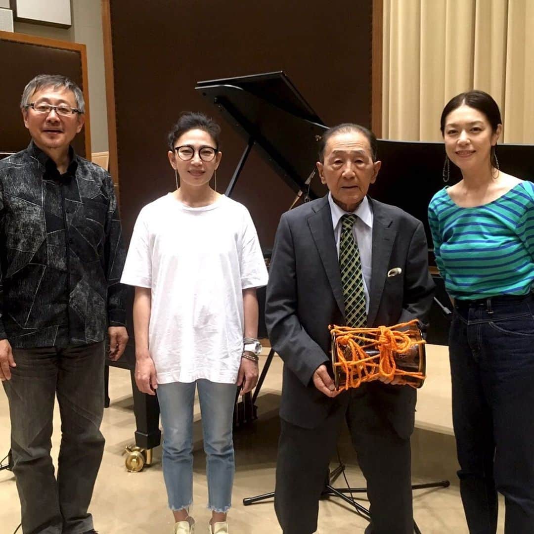 加藤紀子のインスタグラム：「この後お昼0時15分からは NHK-FM「トーキングウィズ松尾堂」！ ゲストに邦楽囃子方…堅田喜三久さん、ジャズピアニスト…大西順子さんをお迎えして 『演奏者の感性にふれる』をテーマにお話！感性！演奏！に触れるというか鳥肌と申しますか✨🙇‍♀️ 貴重で贅沢な時間を頂きました、ぜひ、お付き合い頂けると嬉しいです！ （ちなみに松尾堂オープニングタイトルで聴こえてくるのは、喜三久さんの鼓です！） そして13時55分からは TOKYO-FM「ルノーサンデーボヤージュ」 フランスの街をドライブ気分で、 今のフランス情報をお楽しみ下さい〜😊🥖 #トーキングウィズ松尾堂  #ルノーサンデーボヤージュ」