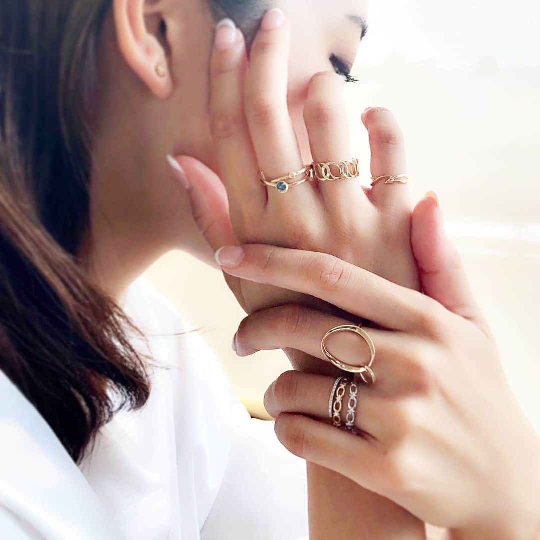 starjewelry_pressさんのインスタグラム写真 - (starjewelry_pressInstagram)「【STACKING  RING】 COORDINATE #1  いくつものリングを自由にミックスして自分だけのお気に入りスタイルを楽しむリングコーディネイト"STACKING RING"。 ボリュームのある地金リングを主役に、シンプルな華奢リングをスタッキング！ 爽やかなブルーをアクセントに個性をプラスして。  #starjewelry #スタージュエリー #ring #リング #stacking #stackingring #coordinate #手元コーデ #夏コーデ  #jewelry #gold #diamond #ダイヤモンド」6月16日 11時30分 - starjewelry_press