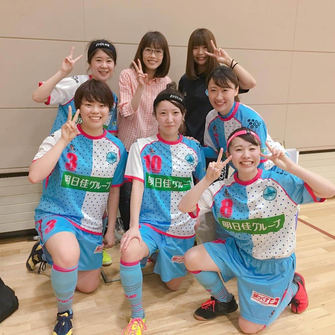 高橋春花のインスタグラム：「. 先日インタビューしました 白戸愛華さん属する フットサル エスポラーダ北海道イルネーヴェ 試合観戦に行ってきました😆 5-0で快勝！ 攻守の入れ替わりが激しくて、 ゴールに迫るシーンが多いから 見応えありますね！！ 7/28（日）北海きたえーるで 日本リーグの試合があるそうです^ - ^ 選手皆さんの人柄がステキで さらに応援したくなりました。 ファイトー！！！ #エスポラーダ北海道 #イルネーヴェ #白戸愛華 さん #高橋春花#HTB」