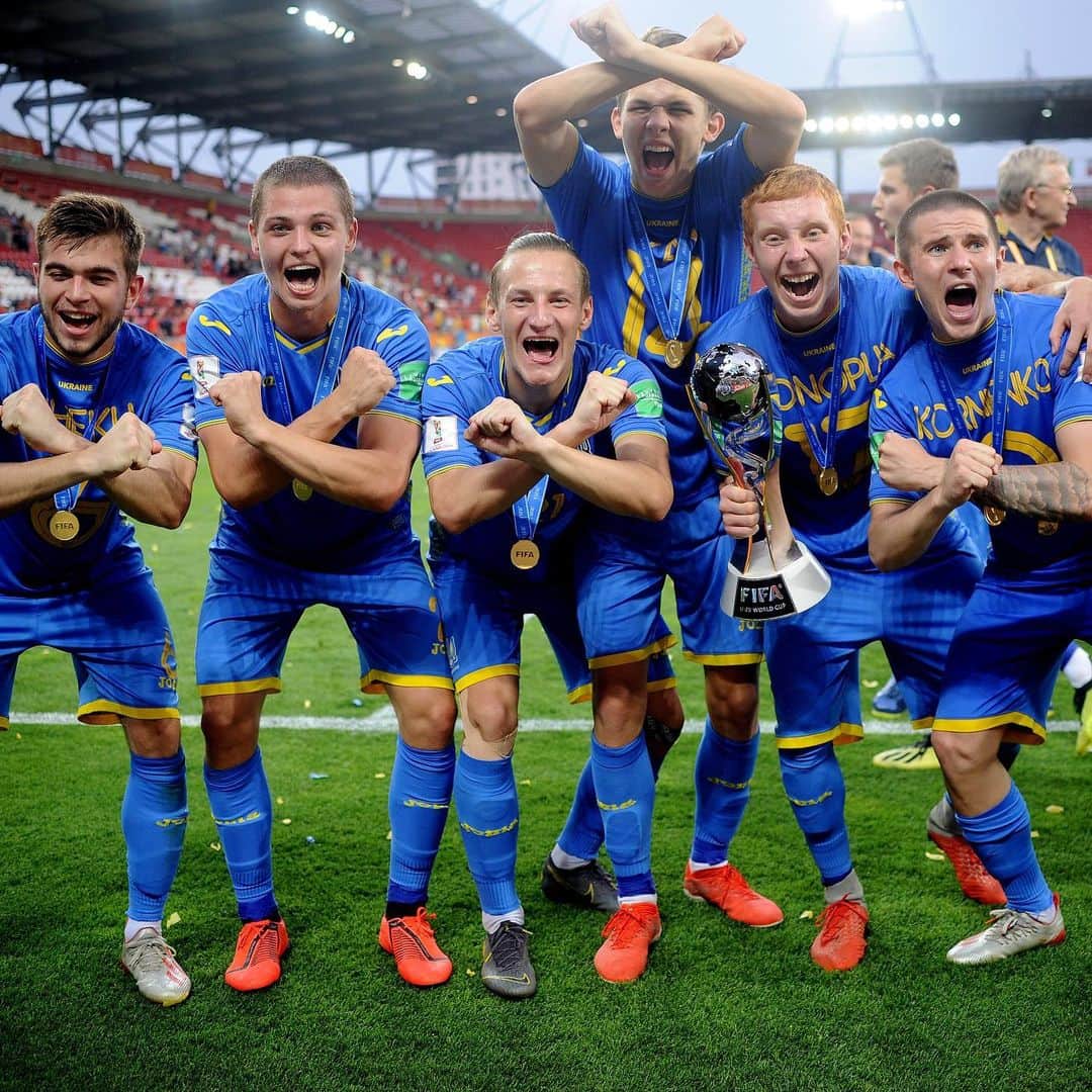 のインスタグラム：「. 👏 Congratulations! 🇺🇦Win the U-20 World Cup for the first time in history of Ukraine （2019.06.15） . 📷Photo by Rafal Rusek/PressFocus/MB Media/Getty Images . #ウクライナ #Ukraina #🇺🇦 #U20 #u20wc #fifau20worldcup #football#サッカーキング #⚽️ #サッカー」