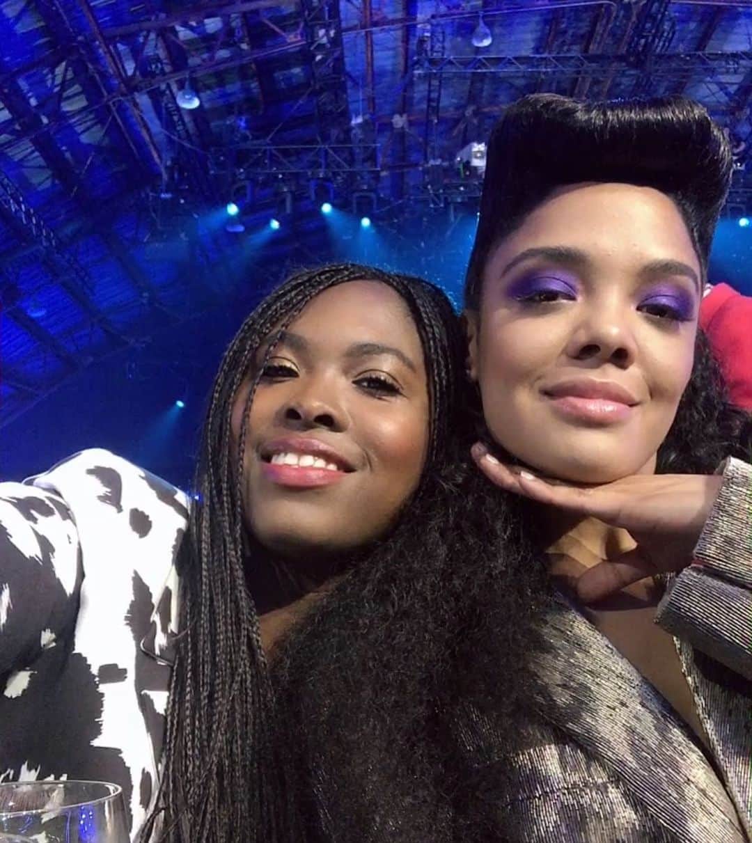 Lacy Redwayさんのインスタグラム写真 - (Lacy RedwayInstagram)「Girls night out ! @mtv Movie awards with @tessamaethompson . What are you guys up to this Saturday night ? #tessathompson #mtvmovieawards #hairbylacyredway #lacyxtessa」6月16日 11時44分 - lacyredway
