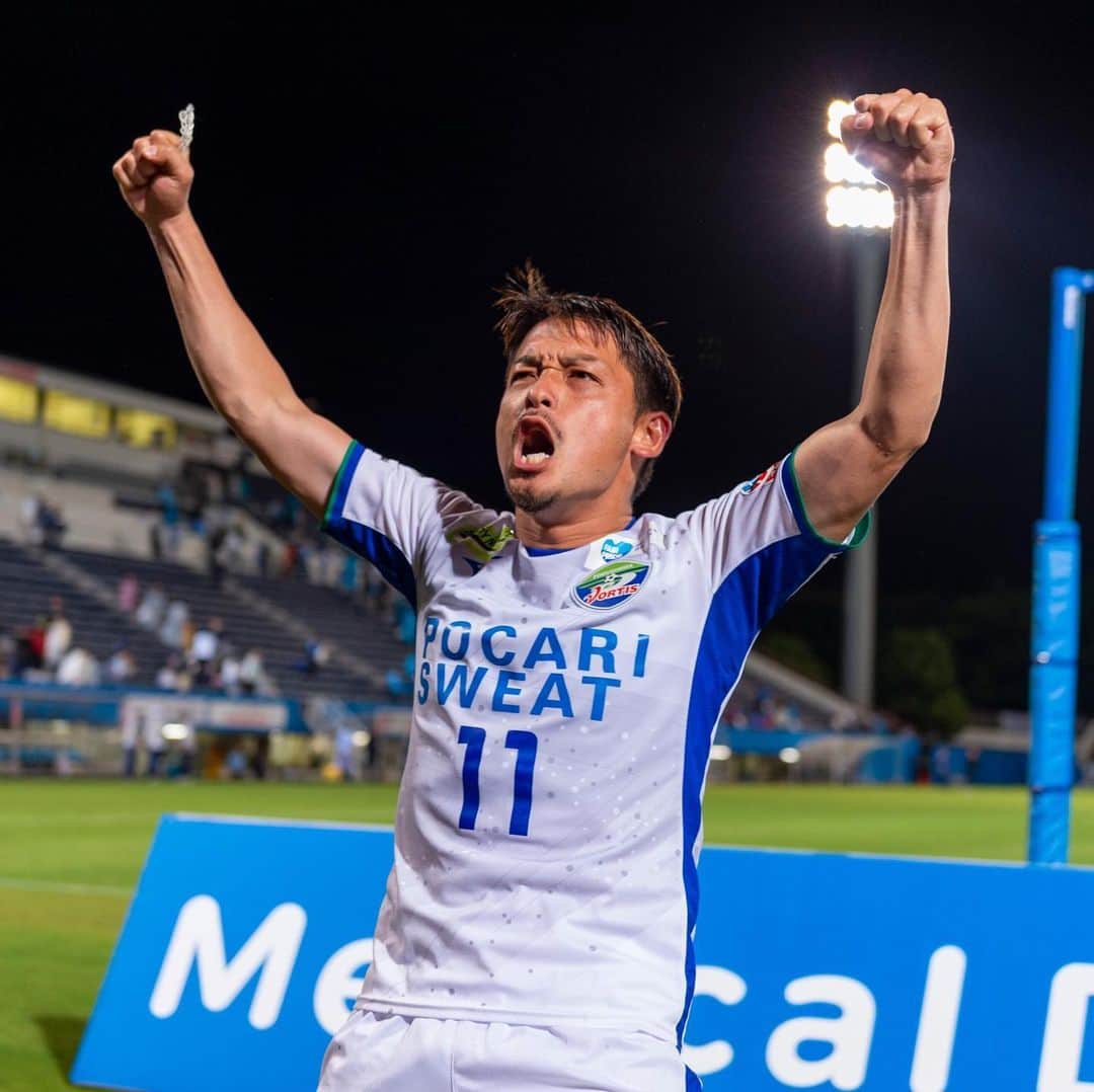 野村直輝のインスタグラム：「古巣の横浜FC戦。色々な想いがある中でメンタル的には難しくなるゲームでした。自分が大切にしてきたことを今日のゲームで少し証明できたかなと思います。 ここからチームの勝ち星も得点も量産していけるように変わらずチームの為にやっていきます。雨の中応援して頂いた皆様ありがとうございました🙏  #徳島ヴォルティス  #一陽来復 #ニッパツ三ツ沢球技場  #横浜FC #最高 #息子よ誕生日おめでとう」