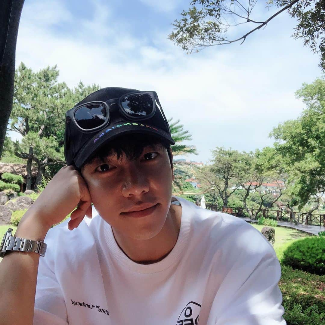 イ・スンギさんのインスタグラム写真 - (イ・スンギInstagram)「Jeju💙 #seaeshotel」6月16日 11時58分 - leeseunggi.official