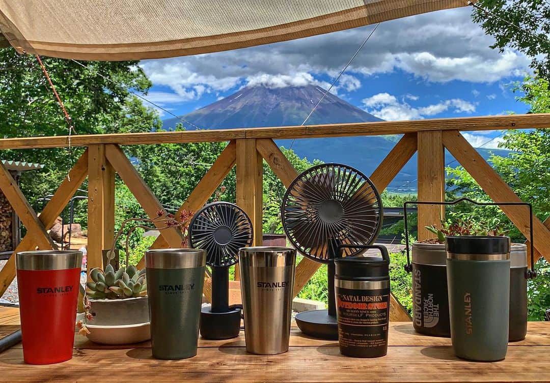 phantastic420のインスタグラム：「. 🤩🤩“Shizuoka” prefecture in Japan is a place where you can see the most “phantastic” Mt. Fuji🗻 in the world.🤩 #富士山 #mtfuji #japan #shizuoka #fujinomiya  #phantastic420photography #mostphantasticmtfuji #selamatpagi  #goodmorning  #おはようございます 😇😇😇😇😇😇😇🗻😇😇 #スタンレーフォトコンテスト2019 @bigwing1995 @stanley_jp  すぐ出てくる  #スタンレー 集合‼︎🤣😍🤩😋」