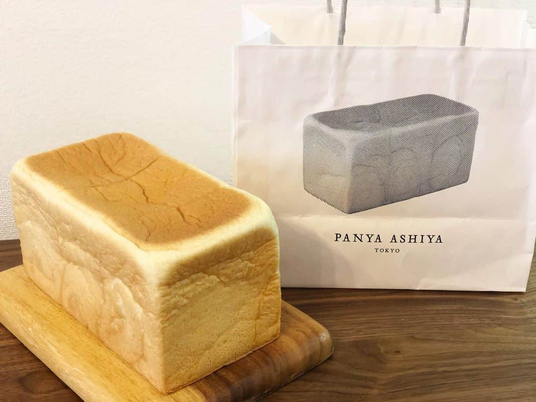 真飛聖さんのインスタグラム写真 - (真飛聖Instagram)「『PANYA ASHIYA』の食パン🍞  偶然 買い物に行った先で 見つけました👀  食パン専門店って沢山あるんですね〜 こちらの食パン 甘みもあって モチモチととっても柔らかくて これまた好きですね〜✨ #PANYA芦屋#食パン #プレミアム #555投稿目#ゴーゴーゴー」6月16日 12時08分 - sei_matobu