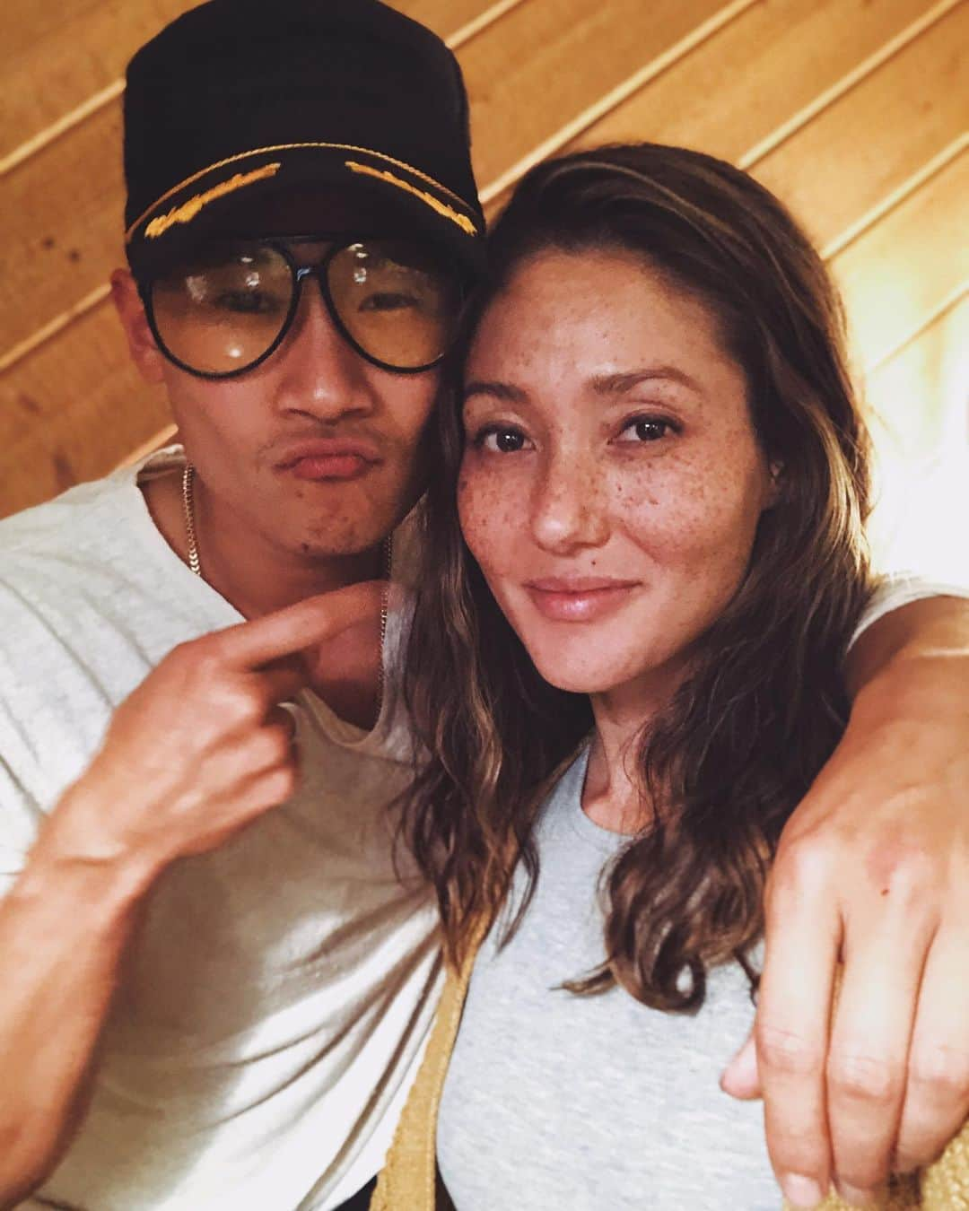 カーティス・ラムさんのインスタグラム写真 - (カーティス・ラムInstagram)「2 Moles + A whole lotta @freshfreckles = 💛. Luv ya sis. #happybirthdaymama #asiansrus」6月16日 12時20分 - hansumlum