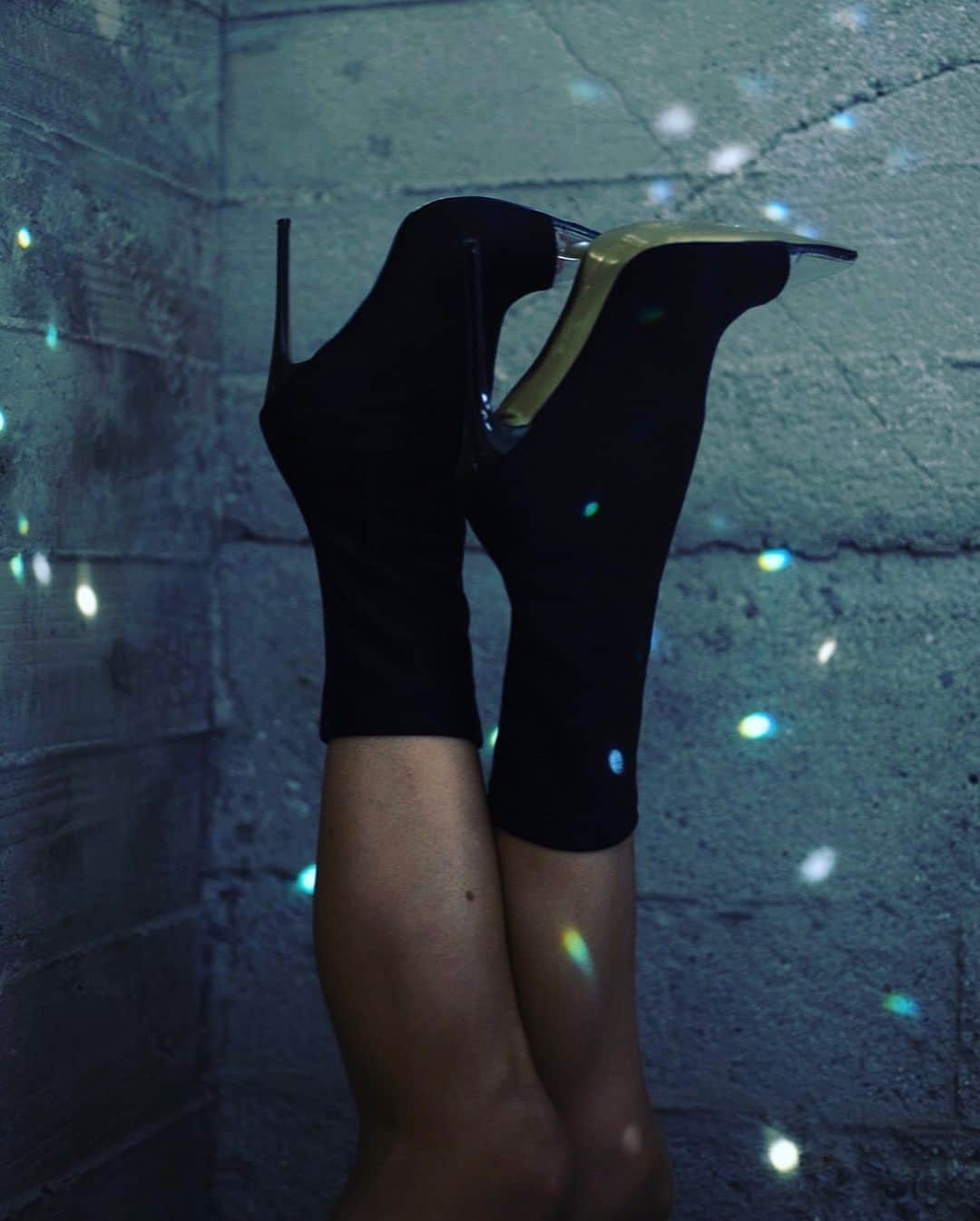 ハル・ベリーさんのインスタグラム写真 - (ハル・ベリーInstagram)「It’s hard not to feel sexy in these damn boots! 🔥🔥 @tamiroman @officialbonnetchronicles #IconBoot」6月16日 12時20分 - halleberry
