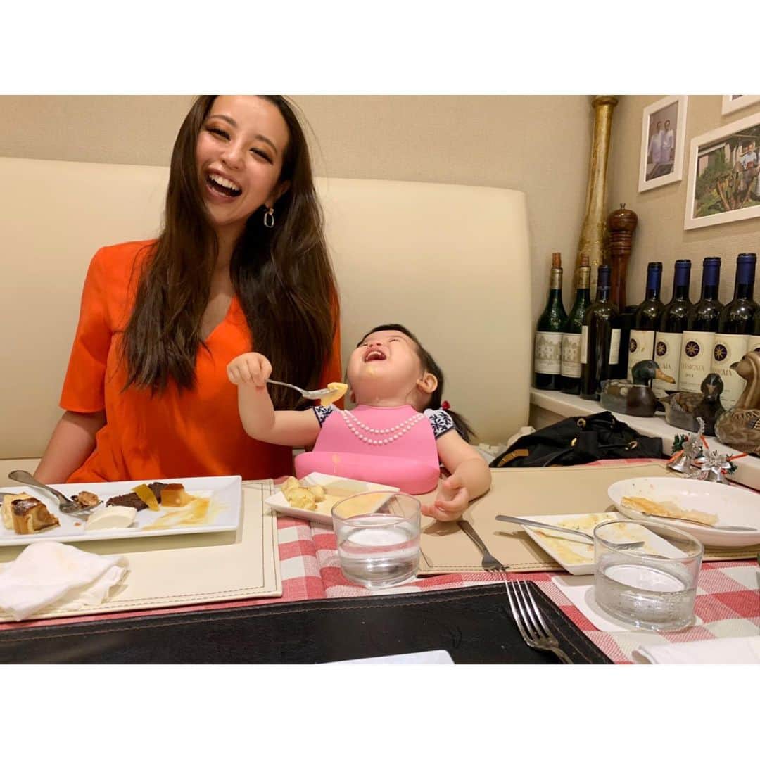 PINKYのインスタグラム：「フリーマーケットに参加します❤️ (Pocoちゃんとの爆笑shotと共に🤣📸w) . 7月7日（日） 12:00〜17:00 横須賀のmonstyleにて💁‍♀️🌈💕 . ⚠️詳細は下記に記載しますので、お店へお電話やDM等でのお問い合わせはご遠慮ください🙅‍♀️📲✉️⚠️ . 私はベビー服や靴、おくるみ、スタイ、オモチャ、その他にも私の服や靴やアクセサリーetc...を出品します❤️ .  もう着ない＆使わないけどお気に入りだったものばかりなので、どなたかに使っていただけると嬉しいです🙏💖 . Repost from @monstyle.aki .  子供服からメンズ、レディース 雑貨や食器、棚など  お菓子、ドリンクもありまーす！ . 前回も沢山でてましたが、 今回もかなりの量が出品されると思われます！ .  @maimaiichikawa  @pinokosugar  @apple22ks  @nico_rainbow  今回は @shanti_pinky_shanti  ちゃんも 参加してくれることになりました  当日は、 ※現金のみとなります ※駐車場は近隣のコインパーキングになります ※店内荷物が沢山で狭いためベビーカーでのご入場はお断りしております ベビーカー置き場などございませんのでご理解お願いします ※楽しくゆるくやりますので楽しく見に来てください❤️ ※フリーマーケットについてのお電話等のお問い合わせはご遠慮ください🙇‍♀️ ・・・ ・・・ #love #happy #family #mamalife #フリーマーケット #横須賀 #monstyle #2019/7/7」