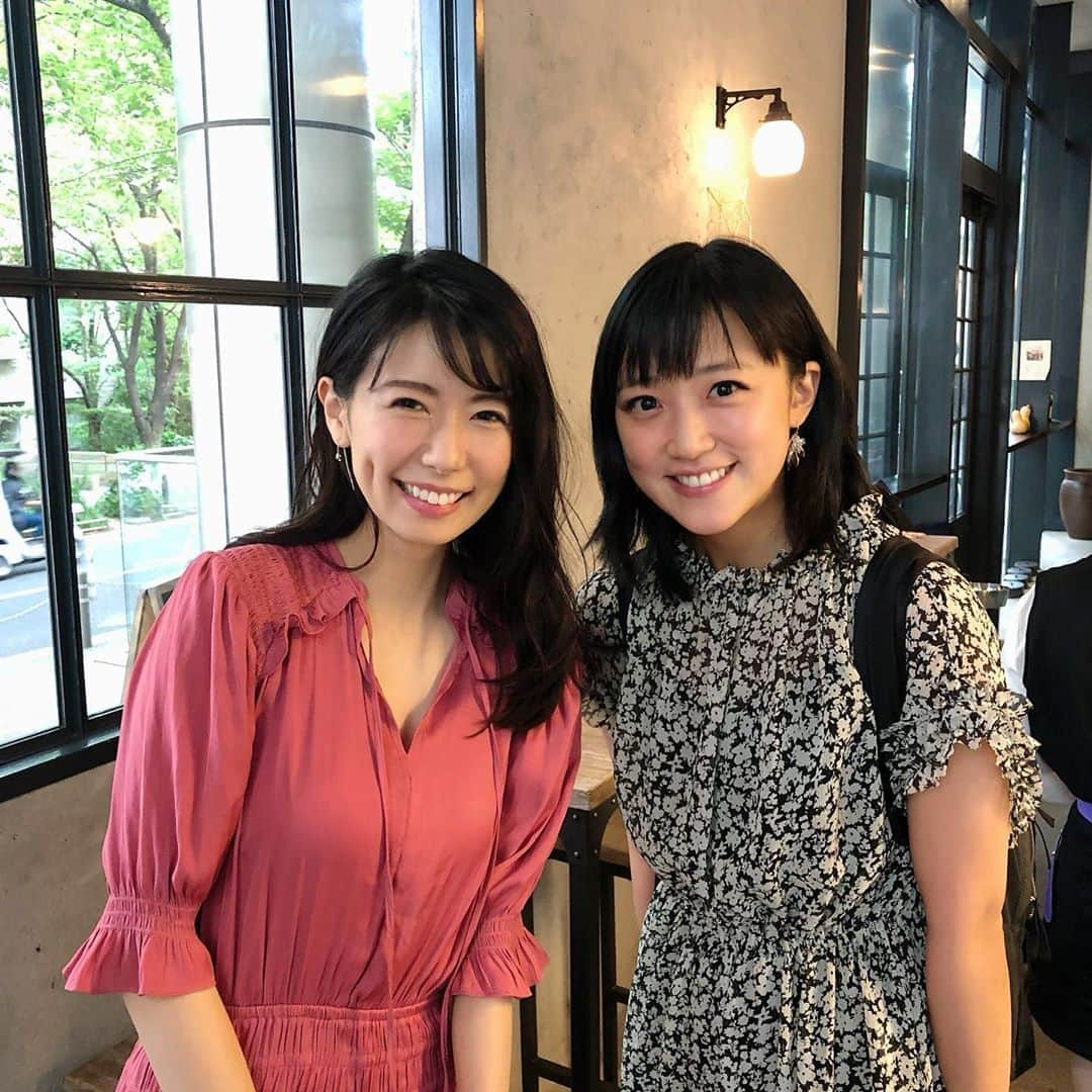 竹内由恵さんのインスタグラム写真 - (竹内由恵Instagram)「先日、カフェでばったり、青山愛ちゃんに会いました！一時帰国中に偶然。嬉しくなって大声で立ち話をしてしまいました😆✨ ちなみに別れたあと、私がそのお店に忘れ物を探しにまた戻ったりして、久しぶりなのに間抜けな姿を見せてしまいました。。 明るい笑顔に癒されました😘  #久しぶりの再会#嬉しかったな#生き生きしてました#私も頑張ろう」6月16日 12時41分 - yoshie0takeuchi