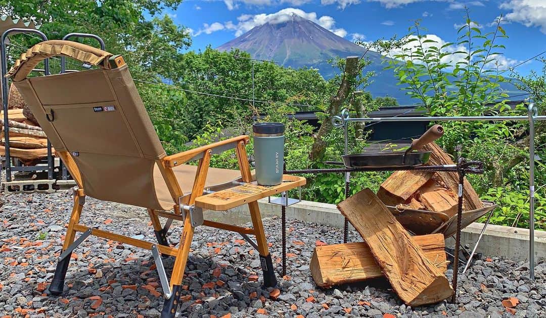 phantastic420のインスタグラム：「. 🤩🤩“Shizuoka” prefecture in Japan is a place where you can see the most “phantastic” Mt. Fuji🗻 in the world.🤩 #富士山 #mtfuji #japan #shizuoka #fujinomiya  #phantastic420photography #mostphantasticmtfuji #selamatpagi  #goodmorning  #おはようございます 😇😇😇😇😇😇😇🗻😇😇 #スタンレーフォトコンテスト2019 @bigwing1995 @stanley_jp  #ones_table #カーミットチェア」