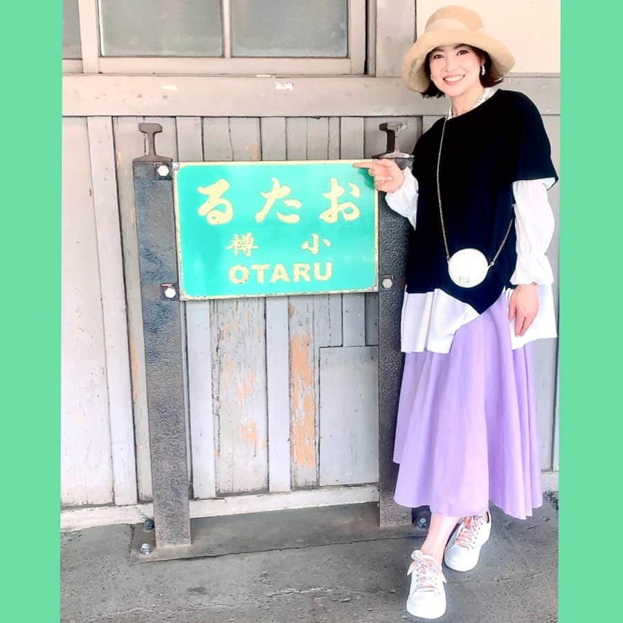 吉田玲奈さんのインスタグラム写真 - (吉田玲奈Instagram)「昨日の小樽観光✨まずは札幌から快速電車で小樽へ。 北海道の最初の鉄道 旧手宮線の線路内。小樽運河。海鮮丼。毛ガニ🦀美味しかった😋 気温23℃。暑い。 #小樽 #北海道 #札幌から快速電車に乗って #小樽観光 #旧手宮線 #線路内 #もう走っていない #海鮮丼 #毛ガニ #菊鮨 #美味しかった #小樽運河 #北海道旅 #暑い #23℃ #1人ぶらり旅 #熊と遭遇w」6月16日 12時53分 - reina.yoshida.ciel.1218