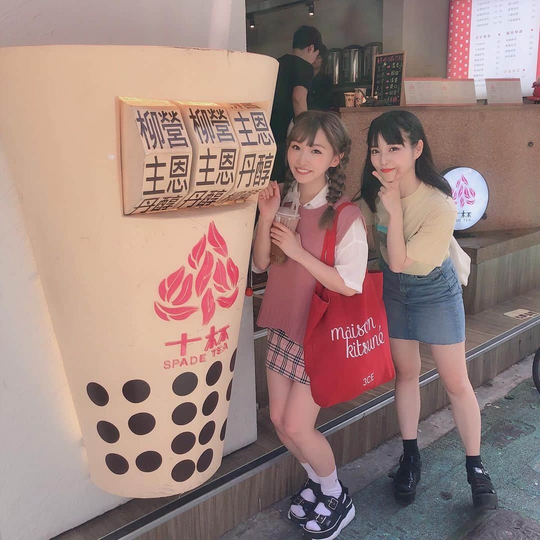 平野友里（ゆり丸）さんのインスタグラム写真 - (平野友里（ゆり丸）Instagram)「🍅🍆 台湾たのしんでるよ~！☺️♥️ もうすぐ台湾ラストのライブ❣️ がんばるぞ~！たのしみ！😍💕 ・ ・ ・ ・  #台湾 #台湾女子旅 #台湾旅行 #台湾カフェ #台湾タピオカ #台北 #台北旅行 #台北カフェ #筍台湾 #アイドル #２人組 #らぶ #ライブアイドル #今日のコーデ #おしゃれ好き #おしゃれ #ピンク #韓国コーデ #韓国ファッション #インスタ映え #フォトジェニック #ゆり丸トラベル #ゆり丸コーデ #ゆり丸」6月16日 18時22分 - yurimaruchan___