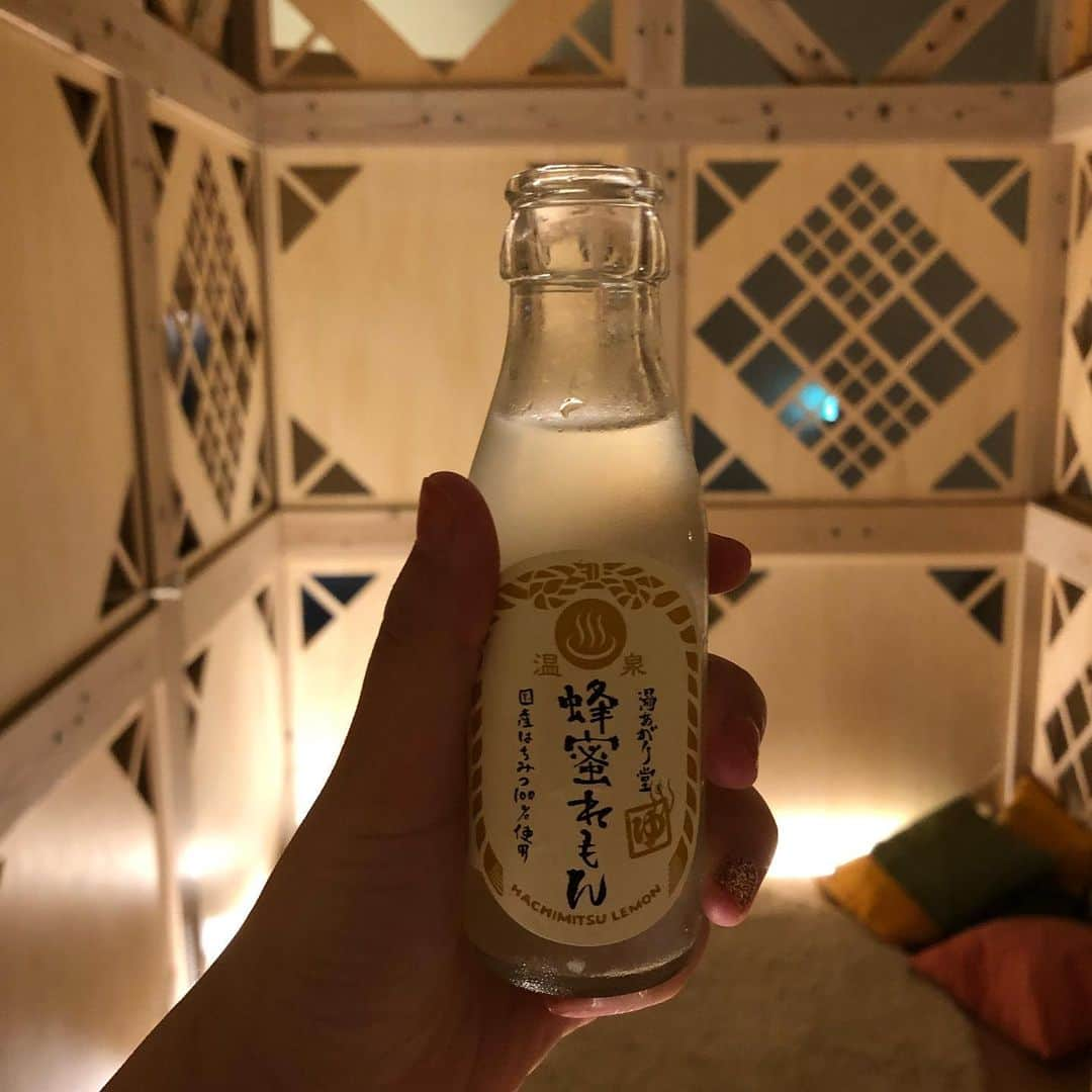 加藤るみさんのインスタグラム写真 - (加藤るみInstagram)「この前、ずっと行きたかった お風呂カフェに行ってきたんだ〜🧖🏻‍♀️ お風呂上がってからのくつろぎ時間が最高📚💭 満喫か！？ってくらい漫画があるし、 だらだら過ごす一日には最適だとおもう☀️ この時は時間がなくてすぐ帰っちゃったんだけど、また行きたいな🐢 #お風呂カフェ」6月16日 13時05分 - rumicinema