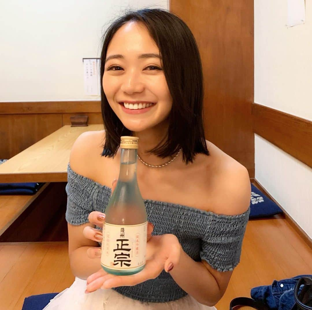 緑川静香さんのインスタグラム写真 - (緑川静香Instagram)「【しーたん日本酒録】  薩摩金山蔵@鹿児島 薩州正宗  40年ぶりに醸造スタートした鹿児島県唯一の酒蔵。  濃いめの食事にも負けない味。  焼酎飲んでて今日はもう焼酎しか飲まん！と決めた時に隣で飲んでた友達の日本酒と入れ替わっててあれ、なにこれ美味いじゃんてなってるやつ。  #しーたん日本酒録 #唎酒師 #日本酒 #日本酒女子 #薩摩金山蔵 #鹿児島 #薩州正宗 #純米酒 #純米吟醸 #sake #japanesesake #sakebomb #sakebottle #sakestagram #일본술  #鹿児島県唯一の日本酒  #トロッコに乗って焼酎蔵の見学できて #楽しいニヤニヤ #清酒蔵も特別に見学させていただきました #杜氏の東條さん #熱い気持ちを持ってて未来は明るいなと思いました笑 #鹿児島で誇りを持つ日本酒をこれからも作ってください #楽しみな酒蔵さん #今度は大吟醸飲みたい  #蔵の皆様優しく迎えて下さりありがとうございましーたん」6月16日 13時05分 - midorikawa_shizuka