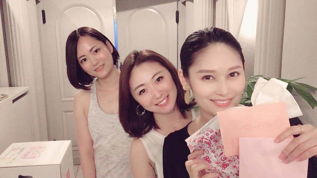 佐藤乃莉さんのインスタグラム写真 - (佐藤乃莉Instagram)「嬉しい😆✨ また、可愛い子からプレゼント🎁貰っちゃった😭  そして、ステキな手紙に涙腺ゆるゆるになります。  #platgym #girls #happy#birthdaypresent #smile」6月16日 13時01分 - nori_sato_