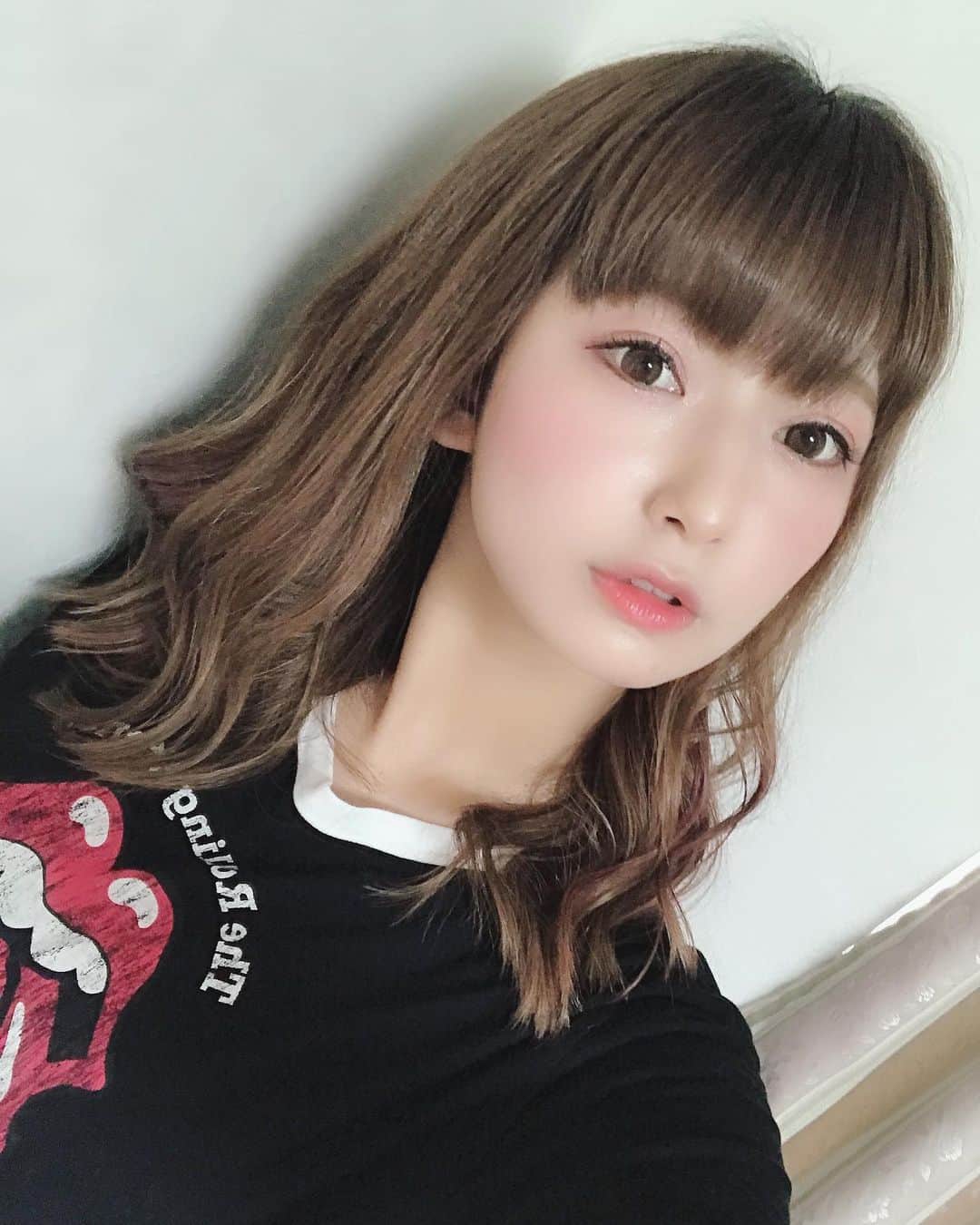 日野礼香さんのインスタグラム写真 - (日野礼香Instagram)「GUで買ったこのTシャツ街歩いてるとめちゃかぶるw 全然ローリングストーンズのファンとかじゃないけどデザインだけで買っちゃったw #GU #tshirt #rollingstones #selfie」6月16日 13時21分 - reicheru219