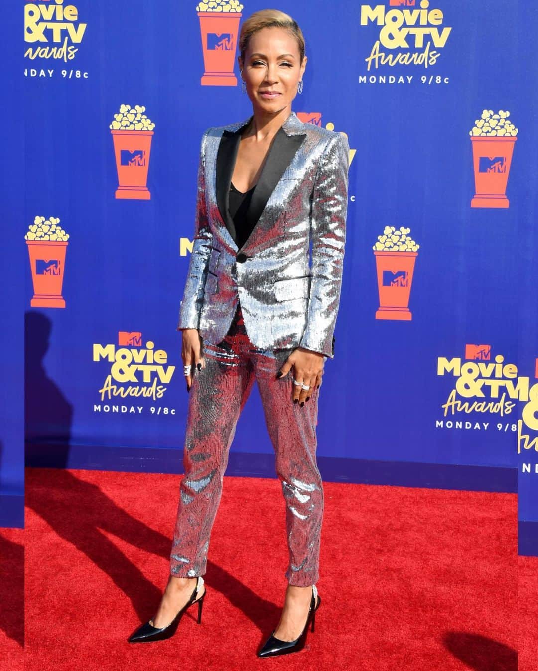 Just Jaredさんのインスタグラム写真 - (Just JaredInstagram)「@jadapinkettsmith shines on the red carpet as she arrives at the 2019 @mtv Movie & TV Awards! #JadaPinkettSmith #MTVAwards #MTVAwards2019 Photos: Getty」6月16日 13時28分 - justjared