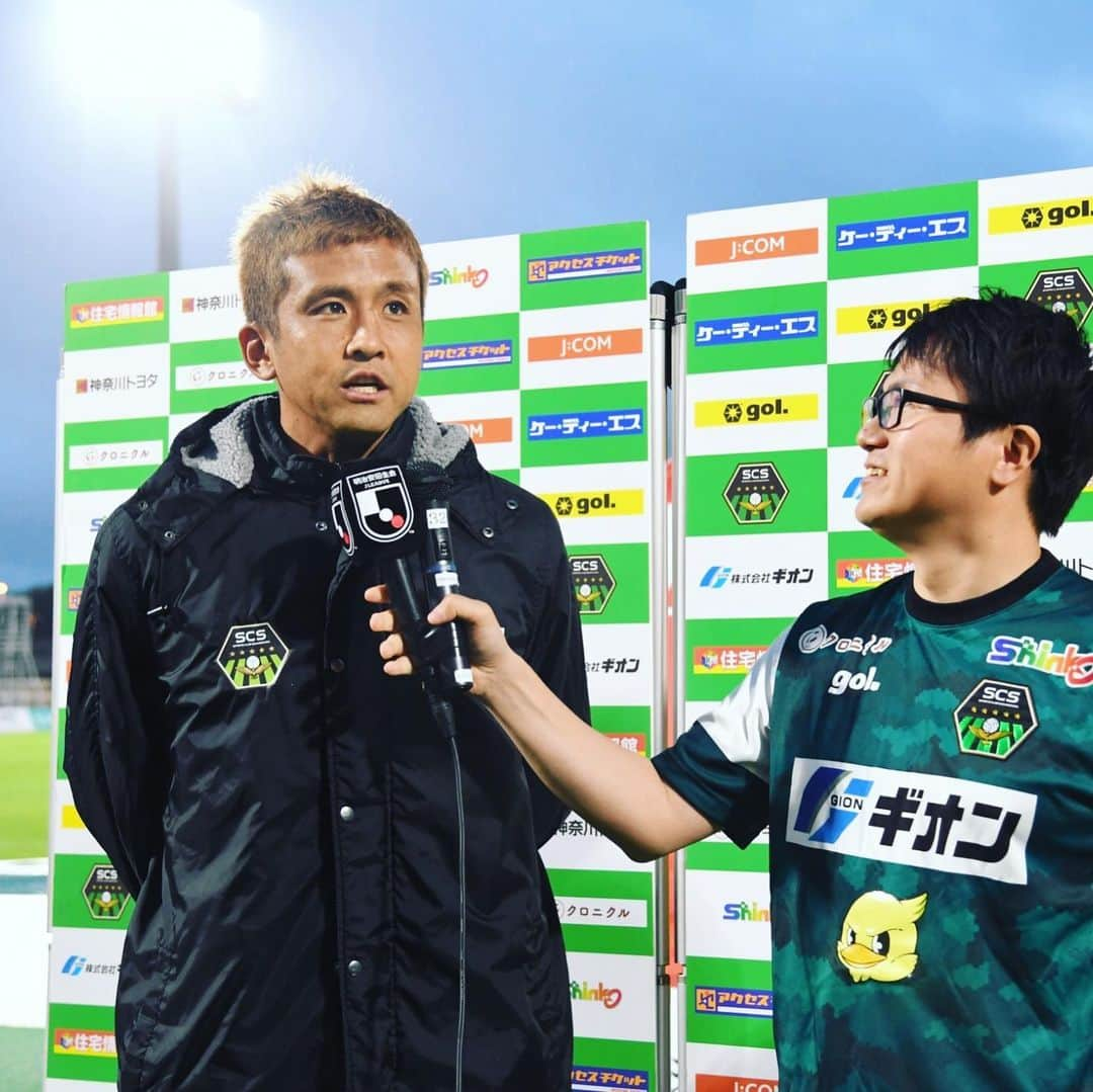 SC相模原さんのインスタグラム写真 - (SC相模原Instagram)「6/15G大阪U23戦💬 MF6／#稲本潤一 選手コメント👨🏻‍💻 * －－SC相模原での初ゴールを決めました。 * 前日の練習からあの形がはまっていたので、練習通りですし、分析が素晴らしかったゴールと思います。1人がニアでつぶれて、その後ろに入っていくという。ガンバがセットプレーの守備が得意じゃないと分析してくれていたので、セットプレーではもっとチャンスがあったともいますし、僕たちが準備した得点だったと思います。 * －－久しぶりの出場になりましたが。 * ガンバはユースの選手が中心でしたけど、技術のある、足元でパスをつないでくるチームに対して、先制点を取った後にブロックを作ってのカウンターとかチャンスも作れていたと思います。内容もそうですし、勝ち点3をとれてよかったです。 * －－ガンバの後輩たちと戦うことについては。 * これだけ離れると、そんなに……（笑）。やっぱり、質の高い選手も多いですし、将来性のある選手が多いかなというのは感じました。 * －－先発出場した秋田戦（第6節・4月14日）では前半での交代でしたが、今日は60分ほどプレーしました。現在のコンディションは？ * 怪我明けで久しぶりの試合でしたし、徐々にコンディションは上がっているので、あとは怪我だけ気をつけながらやっていければ良いかなと思います。 * －－これで4試合負けなしです。 * 失点も少ないという中では、後ろがしっかり守れているんは評価できると思います。ただ、フミさんが目指すボールを保持するサッカーはまだできていないので、そのあたりを肉付けしていきたいです。今日も追加点をとれれば楽な展開になったはず。まだ半分も終わっていないので、積み上げていきたいです。J3というのは、その日の勢いやコンディションでチームが変わってくる。その中で3試合無失点というのはカンペーであったり竜平であったり経験のある選手がいるからこそできることだと思います。 * * 取材・文#オフィシャルライター#北健一郎#キタケン#SC相模原#jリーグ#jleague 📷©️YUMIKO shinoda」6月16日 13時38分 - s.c.sagamihara_players