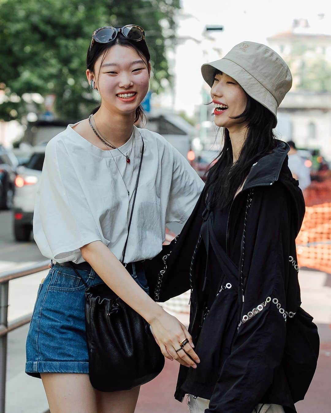 가로수길 , Seoulさんのインスタグラム写真 - (가로수길 , SeoulInstagram)「MFW Street Fashion Style Thx @mulan_bae @hello_kijeong 🔥🔥 오랜만에 보는 윤영님 희정님 . . . #写真 #outfitideas #styleoftheday #ファッション #フォトグラファー #instafashion #파리 #東京 #서울패션위크 #sfw #오오티디 #nyc #koreafashion #패션그램 #womenswear #nyfw #데일리그램 #outfit #ootd #street #streetfashion #streetphoto #가로수길 #이태원 #사진 #스트릿패션 #모델 #wiwt #nyfw #pfw」6月16日 14時26分 - jaylim1