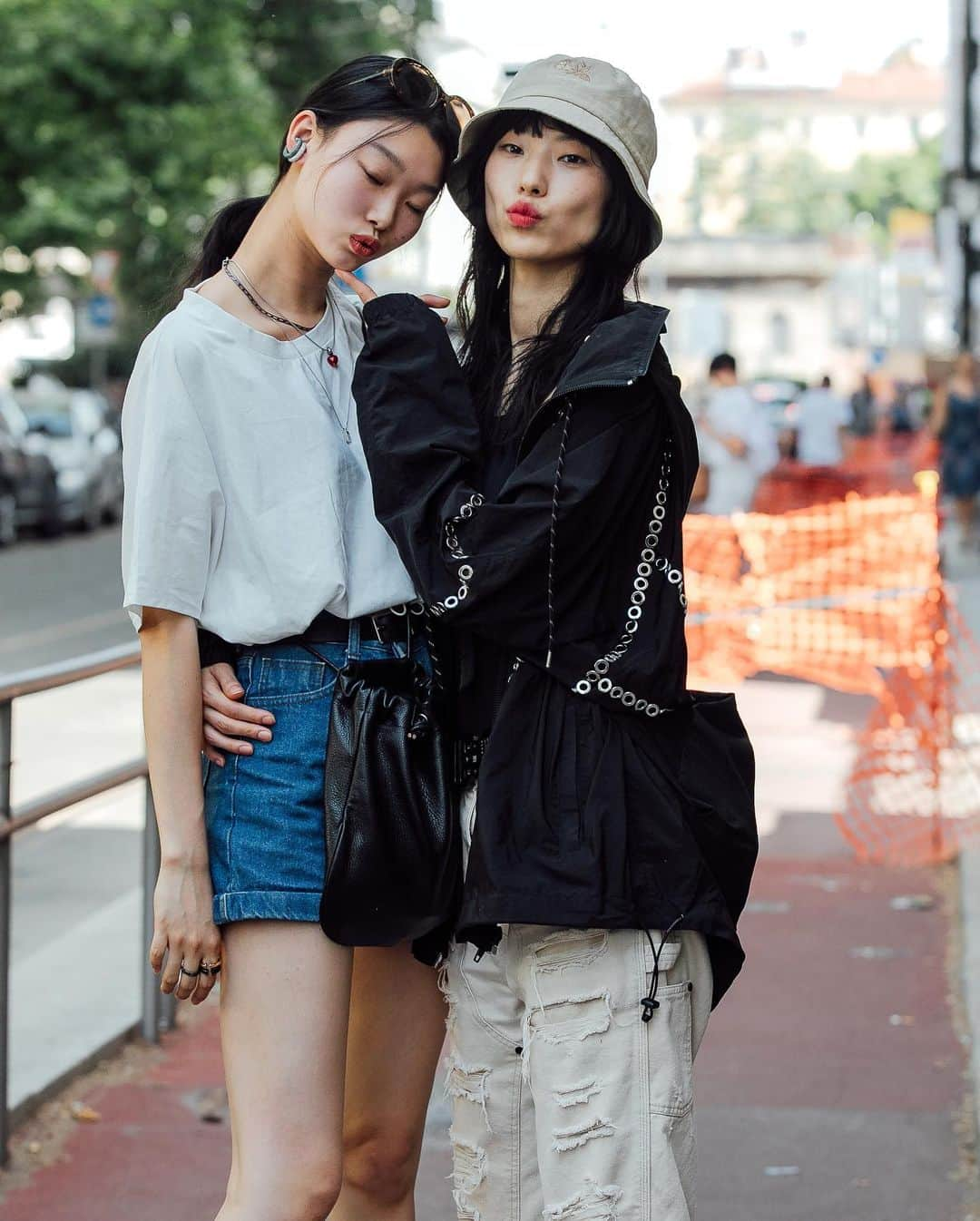 가로수길 , Seoulさんのインスタグラム写真 - (가로수길 , SeoulInstagram)「MFW Street Fashion Style Thx @mulan_bae @hello_kijeong 🔥🔥 오랜만에 보는 윤영님 희정님 . . . #写真 #outfitideas #styleoftheday #ファッション #フォトグラファー #instafashion #파리 #東京 #서울패션위크 #sfw #오오티디 #nyc #koreafashion #패션그램 #womenswear #nyfw #데일리그램 #outfit #ootd #street #streetfashion #streetphoto #가로수길 #이태원 #사진 #스트릿패션 #모델 #wiwt #nyfw #pfw」6月16日 14時26分 - jaylim1