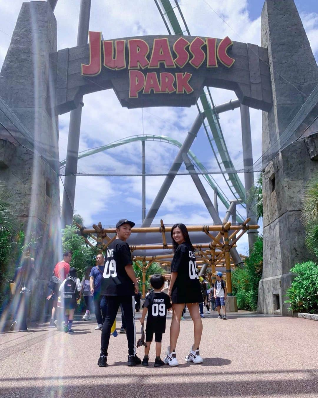 福王寺彩野さんのインスタグラム写真 - (福王寺彩野Instagram)「Happy Father's Day💙🦖💚🦕 #universalstudiosjapan #jurassicpark #godzilla #fathersday #familyday #sunday #osaka #ootd #linkcode #mirror9 #kingandprince #queen #tshirt #ユニバーサルスタジオジャパン #ユニバ #ジュラシックパーク #ゴジラ #大阪 #父の日 #おやこーで #リンクコーデ #キンプリ #Tシャツ #ミラーナイン」6月16日 14時29分 - ayano_fukuoji