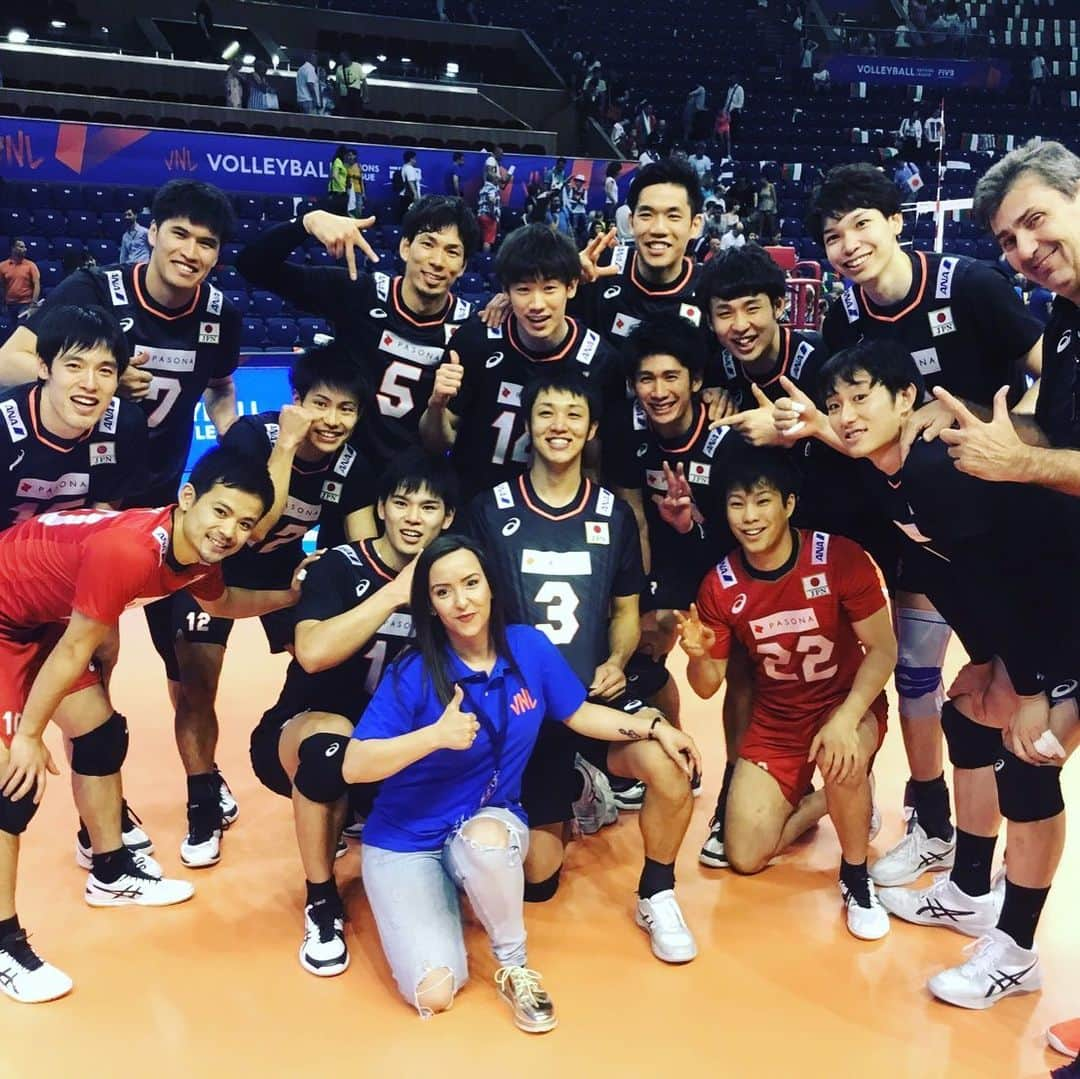 山本智大のインスタグラム：「VS🇧🇬 3-2 WIN✨ 今日は🇦🇺とです！ 応援よろしくお願いします🤲 #VNL #ブルガリアラウンド #3勝目」