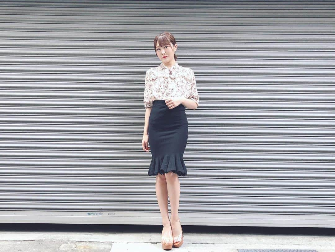 川上礼奈さんのインスタグラム写真 - (川上礼奈Instagram)「. お気に入りのskirt☺️♡ タイトな形とヒラヒラが 可愛すぎる〜〜💕💕 @beep_ss  #れなぴょん私服」6月16日 14時47分 - kawakami_rena