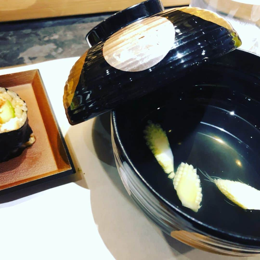 世手子さんのインスタグラム写真 - (世手子Instagram)「Japan history, chance to try mature sushi🍣( '-' 🍣 )ｽｼﾊﾟﾝﾁ I want you to enjoy delicious rice ball in Japan＼('ω' )／ EVERYONE,Thanks your happy comment every day٩(๑^o^๑)۶ https://www.makuake.com/project/ginza-jun02/ @junginzasushi 本店に行ってきたょ（๑✧∀✧๑）☀ 今なら6/30まで #クラウドファンディング中 だよっっ！ #完全会員制 、 #一見様お断り の #熟成鮨醇 フェラーリ店（浦和店）または銀座本店で、通常21,600円（税込）のコース料理を、５0名様限定で17,000円（税込）で食べれちゃうょ(♥ω♥*) メニューはお仕立て内容： 先付け、お造り、一品料理×2品、熟成鮨(季節のお任せ)、お椀、デザート等(詳細は当日のお楽しみです) ※飲み物は別途注文制です。  実際、#熟成寿司 体感っっ もう最初から最後まで美味しすぎました(,,> <,,)♡ #創作料理 の数々！ #醗酵 のオンパレード(๑•ω•๑)♡ #メロンの甘酒 うまっ ウニとジュンサイの和プリンっっ お刺身も半端ない美味しさっっヾ(๑ㆁᗜㆁ๑)ﾉ" #ダチョウ と赤ナスも柔らかくて美味しすぎる(´｡✪ω✪｡｀) 握りも尋常じゃない美味しさっっ 軍艦じゃない #雲丹寿司 初体験っっ #大トロ炙り寿司 もジューシー #のどぐろ寿司 も最高でした(≚ᄌ≚)ℒℴѵℯ💕 食べるだけで体によさそうなコースだったよっっ さらに食後のマジックまでついてる贅沢さ(°∀°ﾐэ)Э #銀座鮨醇 で検索してね(ﾉ≧ڡ≦)☆ 投稿を会計の際に店員さんに見せると、姉妹店(神保町)のみでご利用できる3000円分のお食事ご招待という特典もあるので行ってみてねL(’ω’)┘三└(’ω’)」 Casting by @woomy.restaurant #イヤリング：#ルピス @queen.lupis (k150)」6月16日 15時05分 - rojide