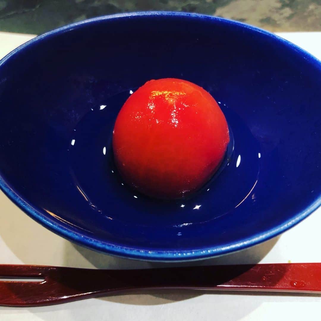 世手子さんのインスタグラム写真 - (世手子Instagram)「Japan history, chance to try mature sushi🍣( '-' 🍣 )ｽｼﾊﾟﾝﾁ I want you to enjoy delicious rice ball in Japan＼('ω' )／ EVERYONE,Thanks your happy comment every day٩(๑^o^๑)۶ https://www.makuake.com/project/ginza-jun02/ @junginzasushi 本店に行ってきたょ（๑✧∀✧๑）☀ 今なら6/30まで #クラウドファンディング中 だよっっ！ #完全会員制 、 #一見様お断り の #熟成鮨醇 フェラーリ店（浦和店）または銀座本店で、通常21,600円（税込）のコース料理を、５0名様限定で17,000円（税込）で食べれちゃうょ(♥ω♥*) メニューはお仕立て内容： 先付け、お造り、一品料理×2品、熟成鮨(季節のお任せ)、お椀、デザート等(詳細は当日のお楽しみです) ※飲み物は別途注文制です。  実際、#熟成寿司 体感っっ もう最初から最後まで美味しすぎました(,,> <,,)♡ #創作料理 の数々！ #醗酵 のオンパレード(๑•ω•๑)♡ #メロンの甘酒 うまっ ウニとジュンサイの和プリンっっ お刺身も半端ない美味しさっっヾ(๑ㆁᗜㆁ๑)ﾉ" #ダチョウ と赤ナスも柔らかくて美味しすぎる(´｡✪ω✪｡｀) 握りも尋常じゃない美味しさっっ 軍艦じゃない #雲丹寿司 初体験っっ #大トロ炙り寿司 もジューシー #のどぐろ寿司 も最高でした(≚ᄌ≚)ℒℴѵℯ💕 食べるだけで体によさそうなコースだったよっっ さらに食後のマジックまでついてる贅沢さ(°∀°ﾐэ)Э #銀座鮨醇 で検索してね(ﾉ≧ڡ≦)☆ 投稿を会計の際に店員さんに見せると、姉妹店(神保町)のみでご利用できる3000円分のお食事ご招待という特典もあるので行ってみてねL(’ω’)┘三└(’ω’)」 Casting by @woomy.restaurant #イヤリング：#ルピス @queen.lupis (k150)」6月16日 15時05分 - rojide