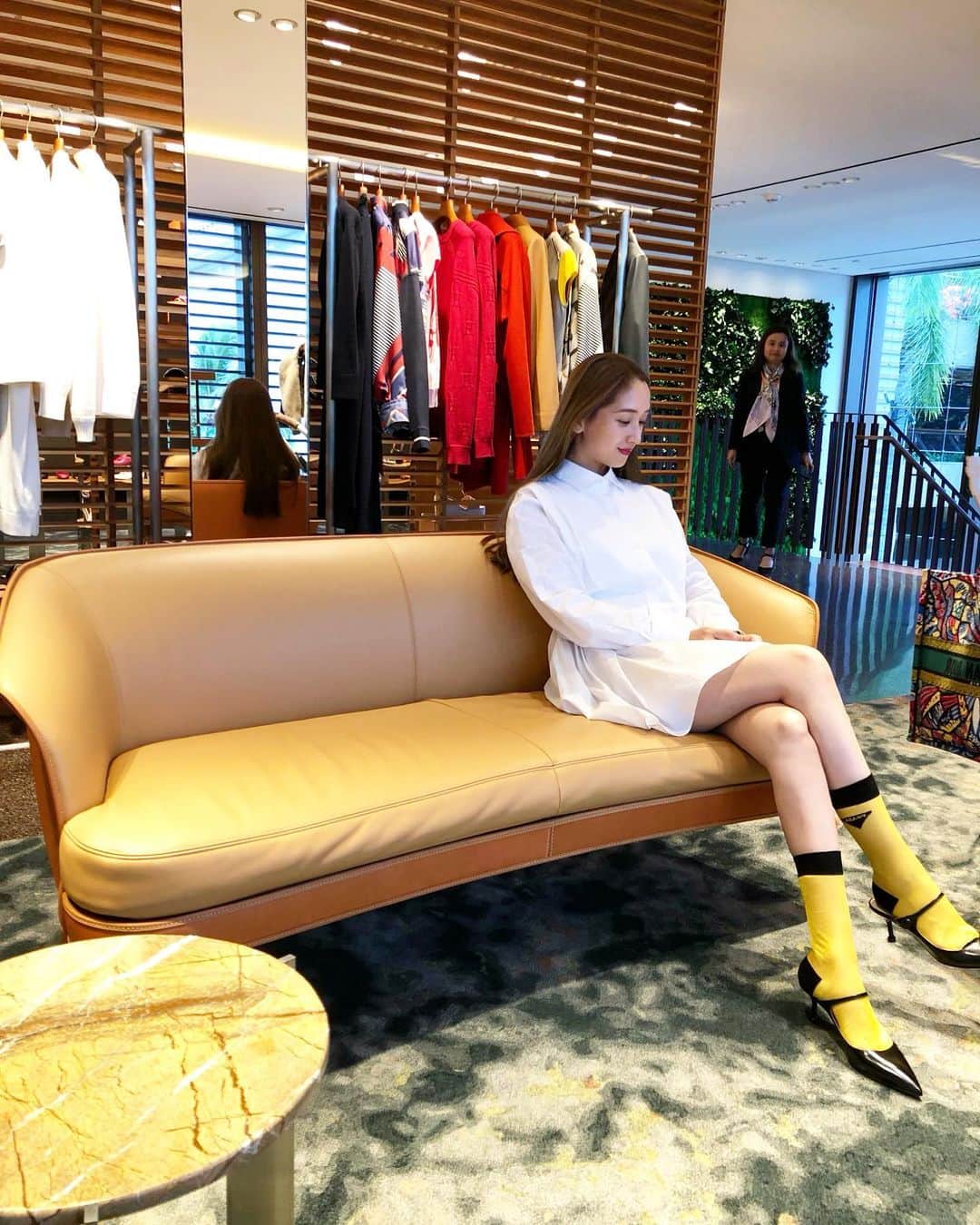 三井智雅のインスタグラム：「🐴🧡🧡🧡 . #膝小僧綺麗になりたい」